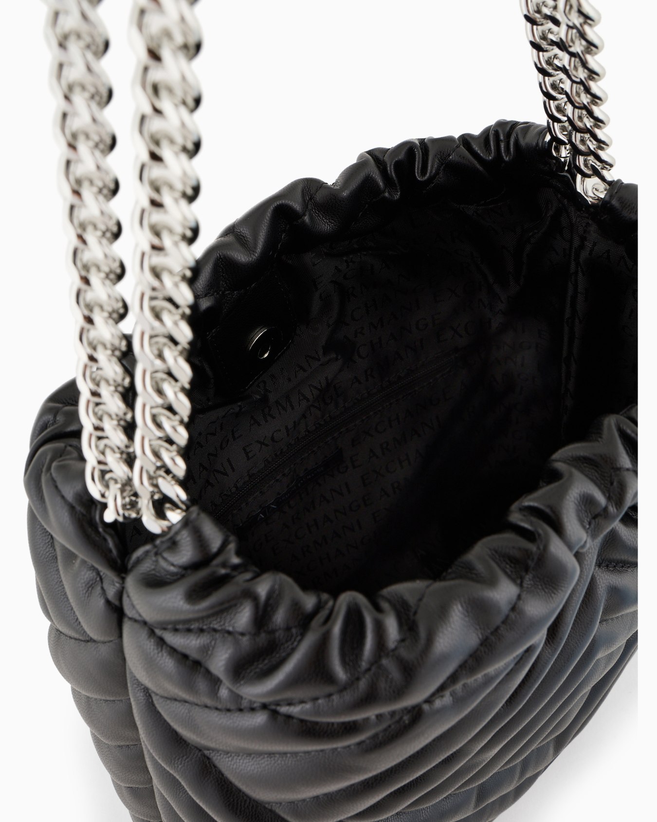 Bucket bag in quilted material with metal details Diapositiva 3