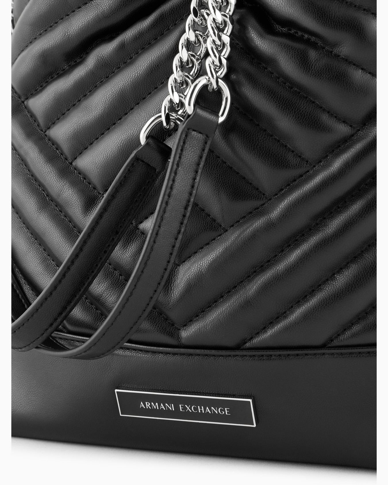 Bucket bag in quilted material with metal details Diapositiva 4