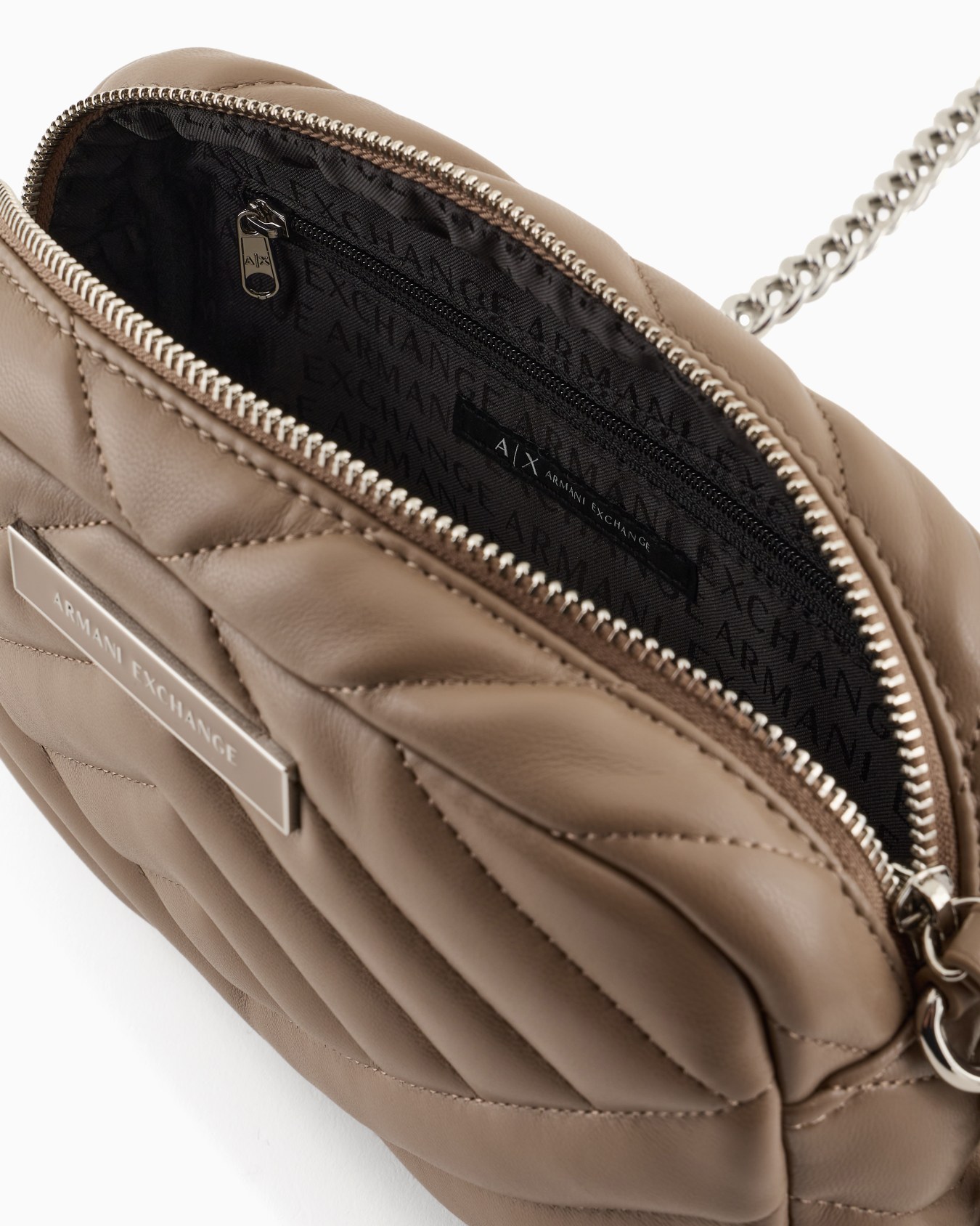 Quilted shoulder bag with chain strap Slide 3