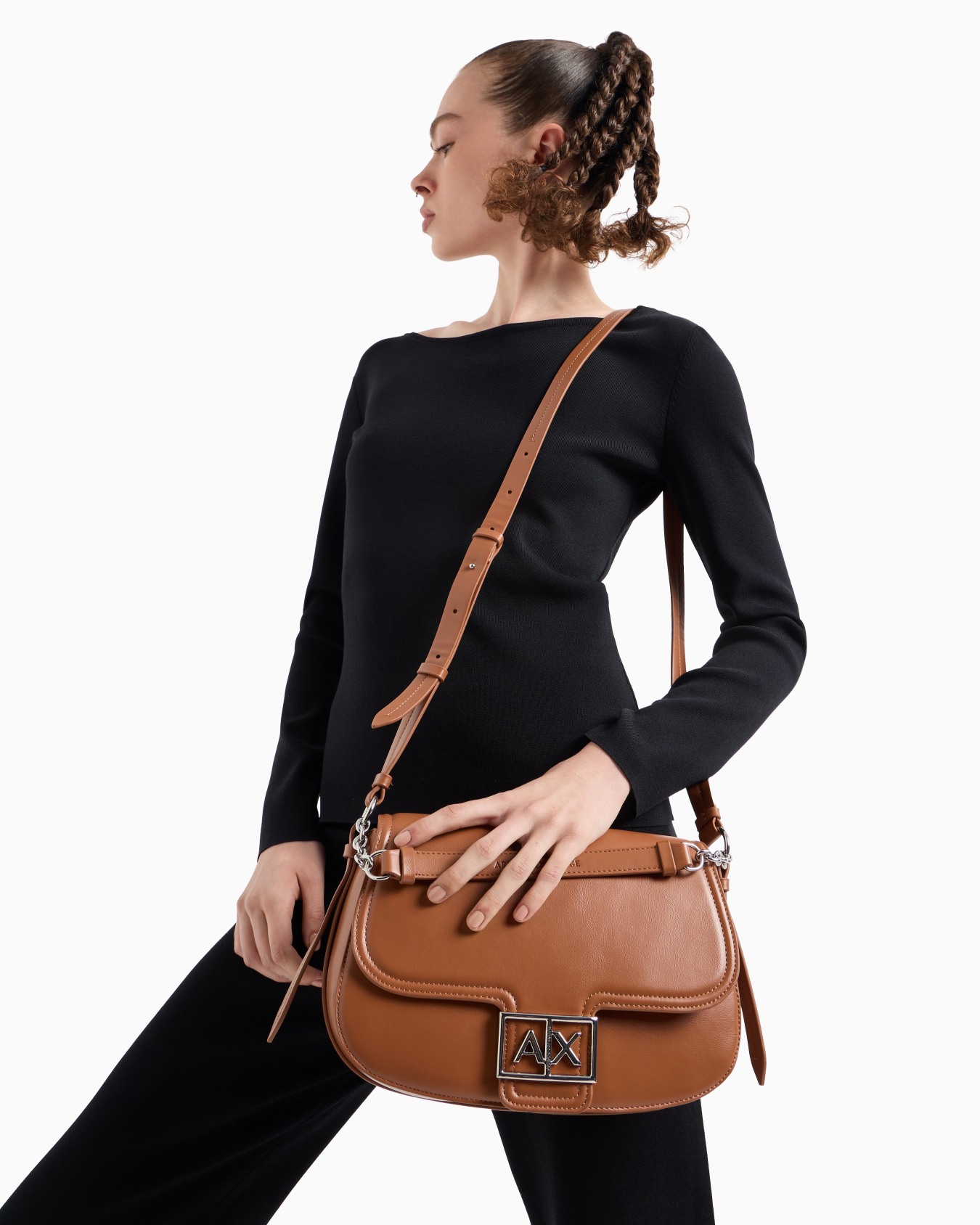 Rounded shoulder bag with monogram logo Slide 5