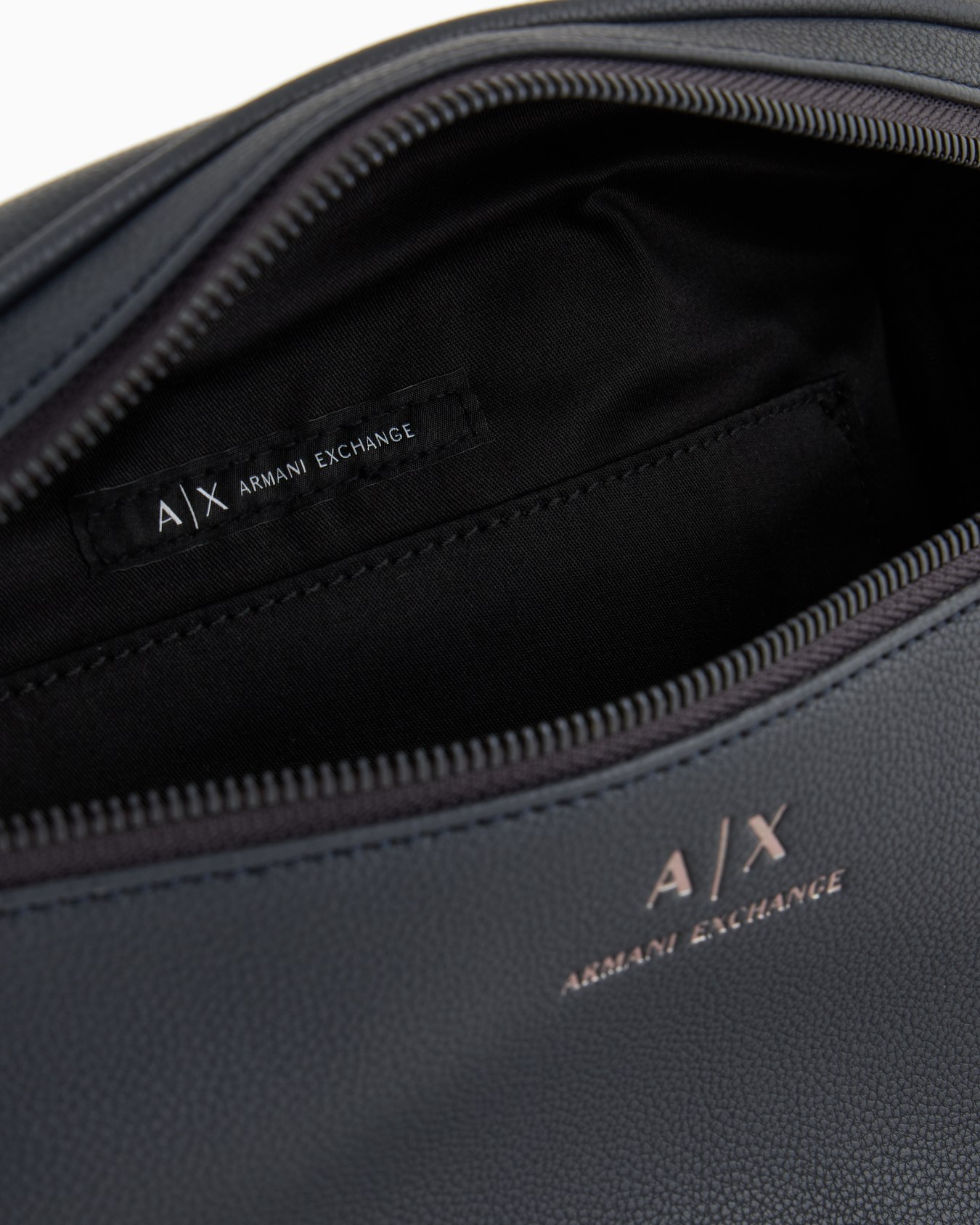 Logo pouch Slide 3