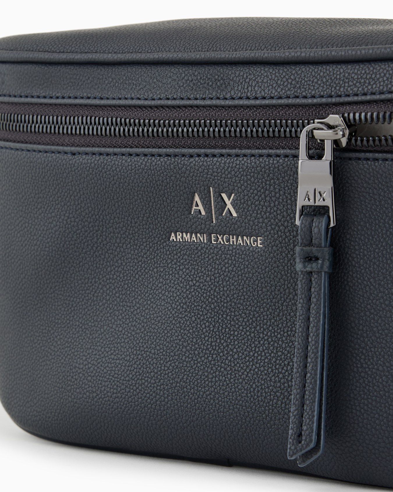 Logo pouch Slide 4