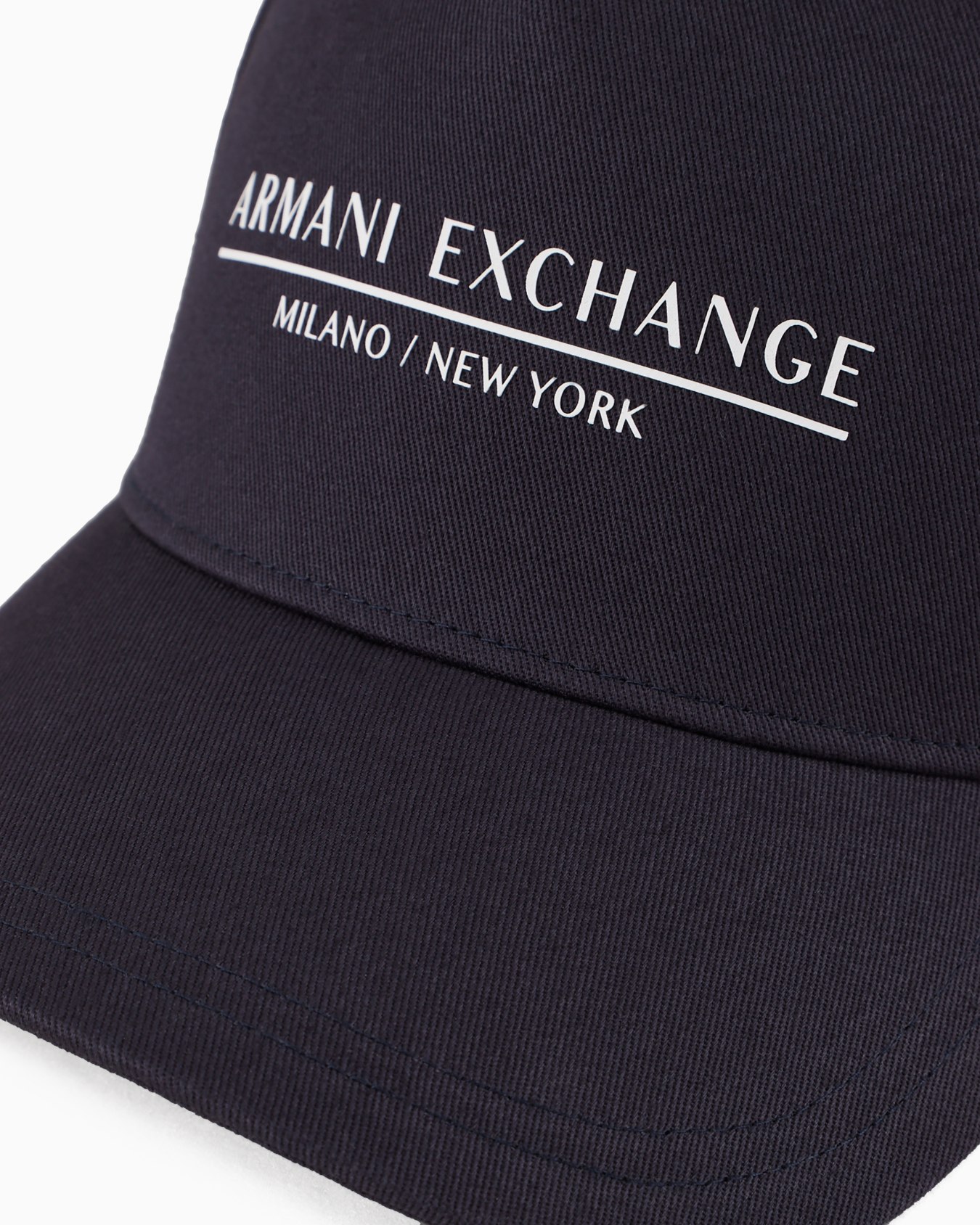 Gorro con visera con estampado frontal. Diapositiva 2