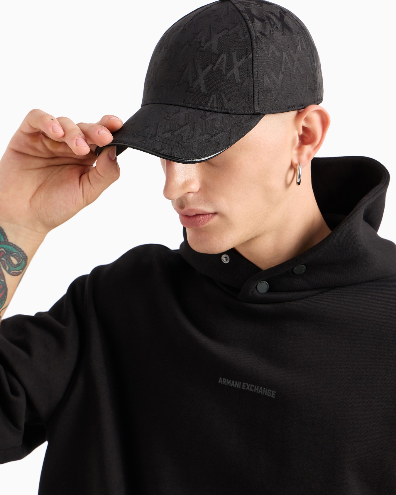 Visor hat with tone-on-tone monogram Slide 2