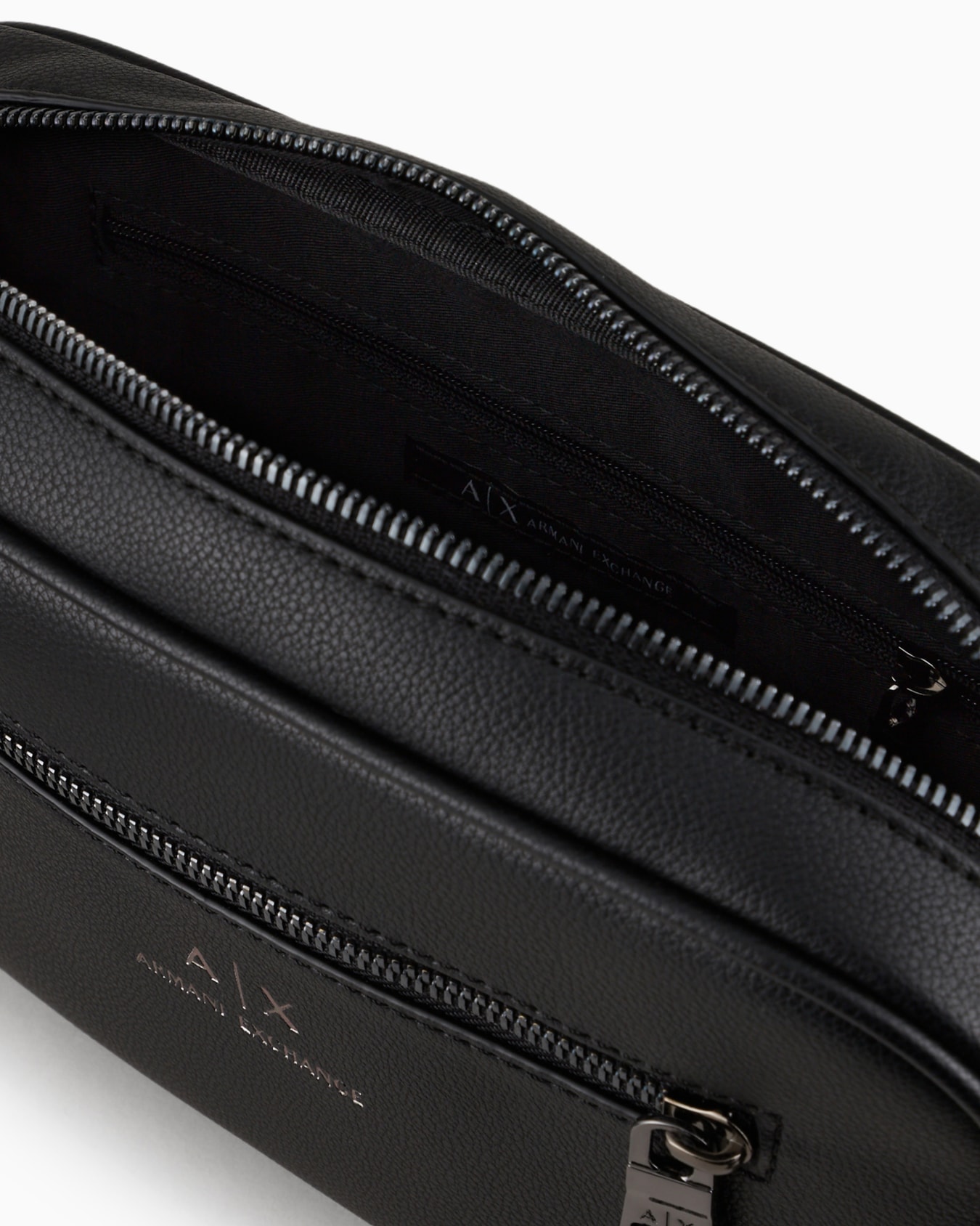 Beauty case with external drawstring Slide 3