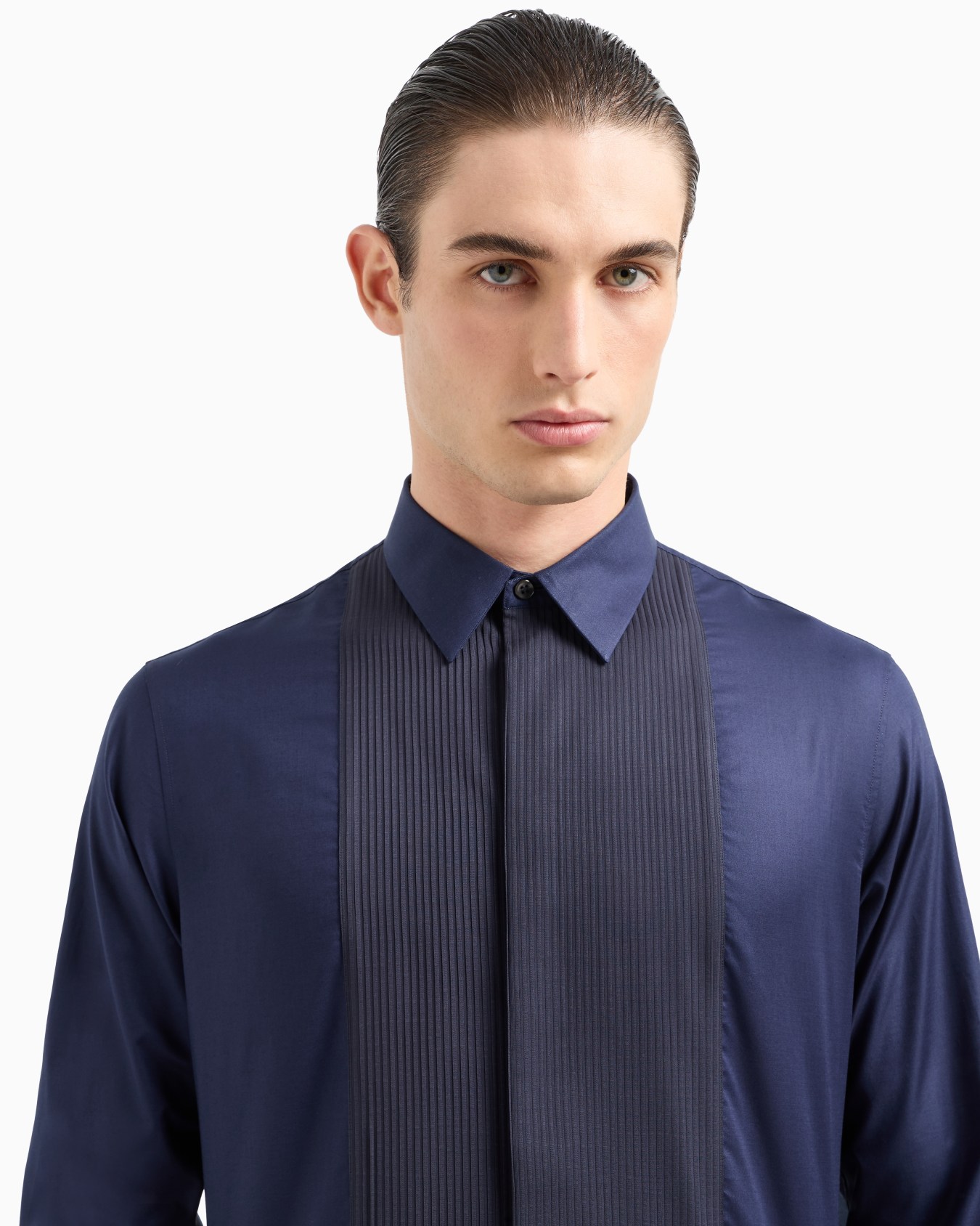 Pleated cotton tuxedo shirt Slide 4