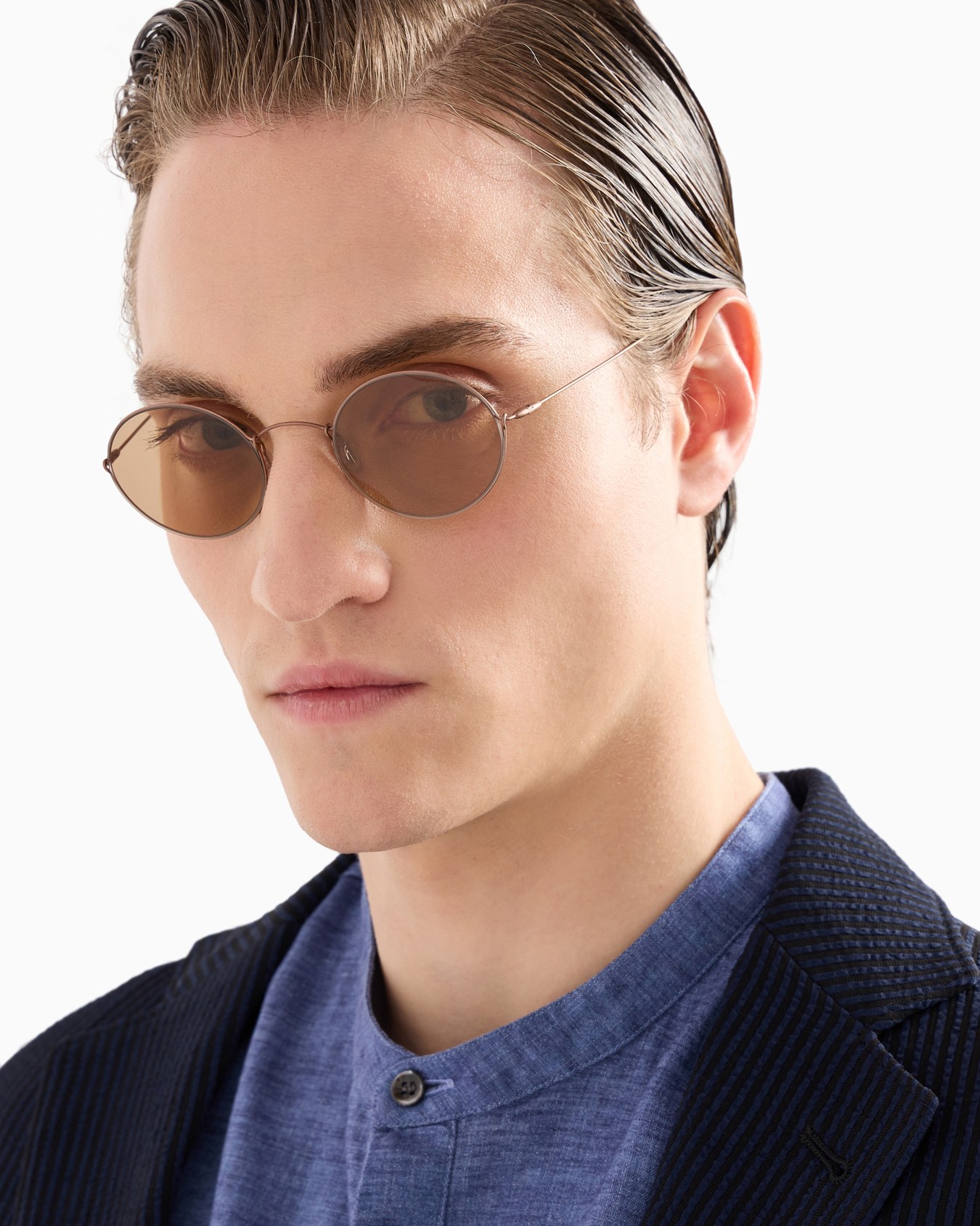 Unisex oval sunglasses Slide 1
