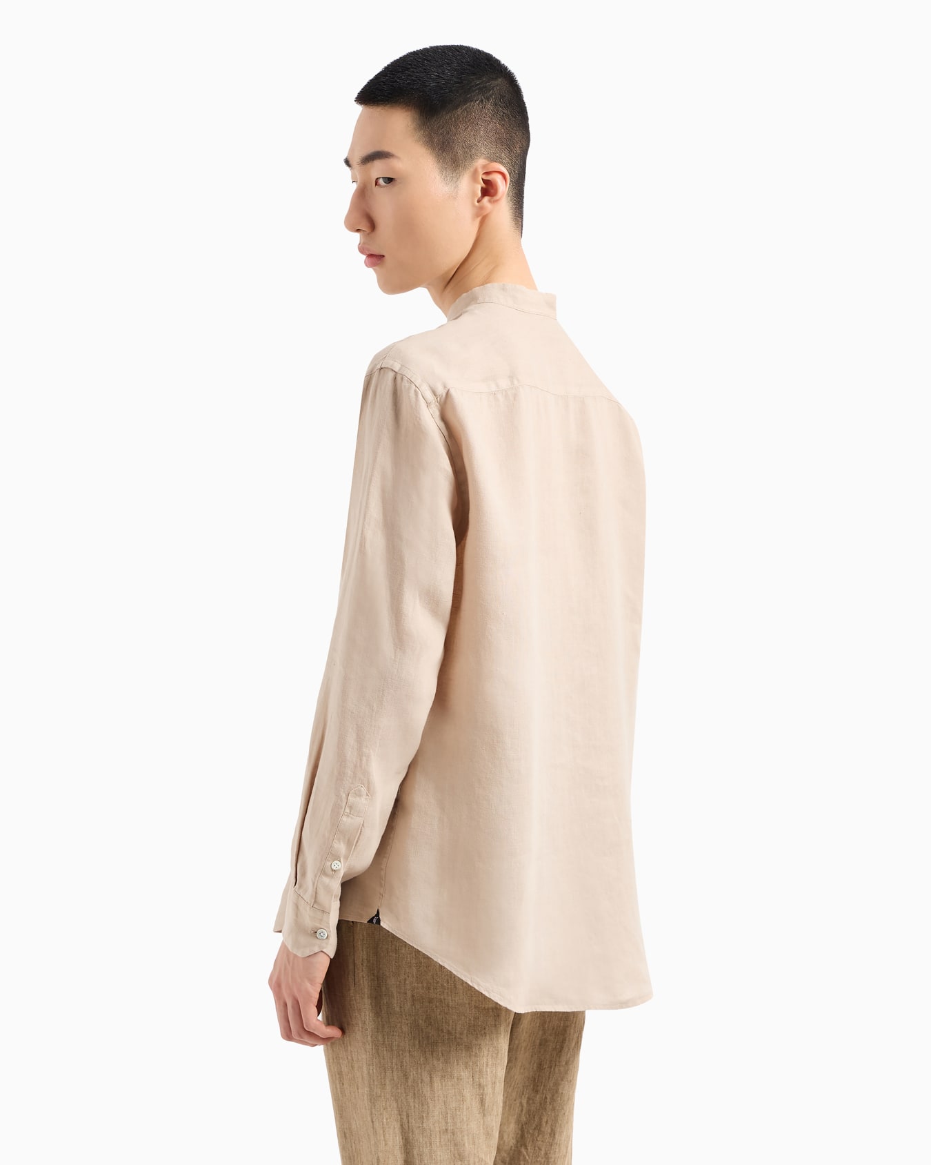 Garment-dyed linen shirt with guru collar Slide 2