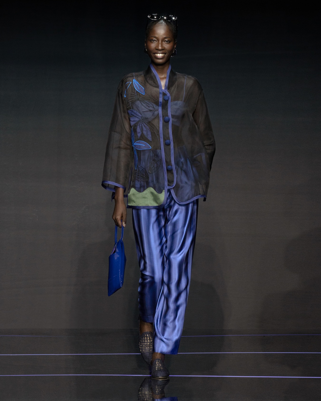 Giacca camicia in organza di pura seta con ricamo floreale Slide 7