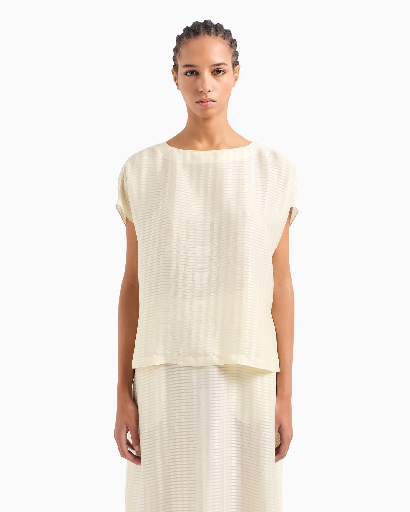 All-over rectangle-motif top with side slits Slide 1