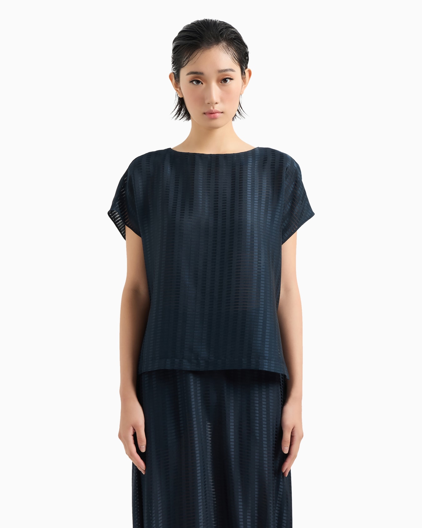 All-over rectangle-motif top with side slits Slide 1