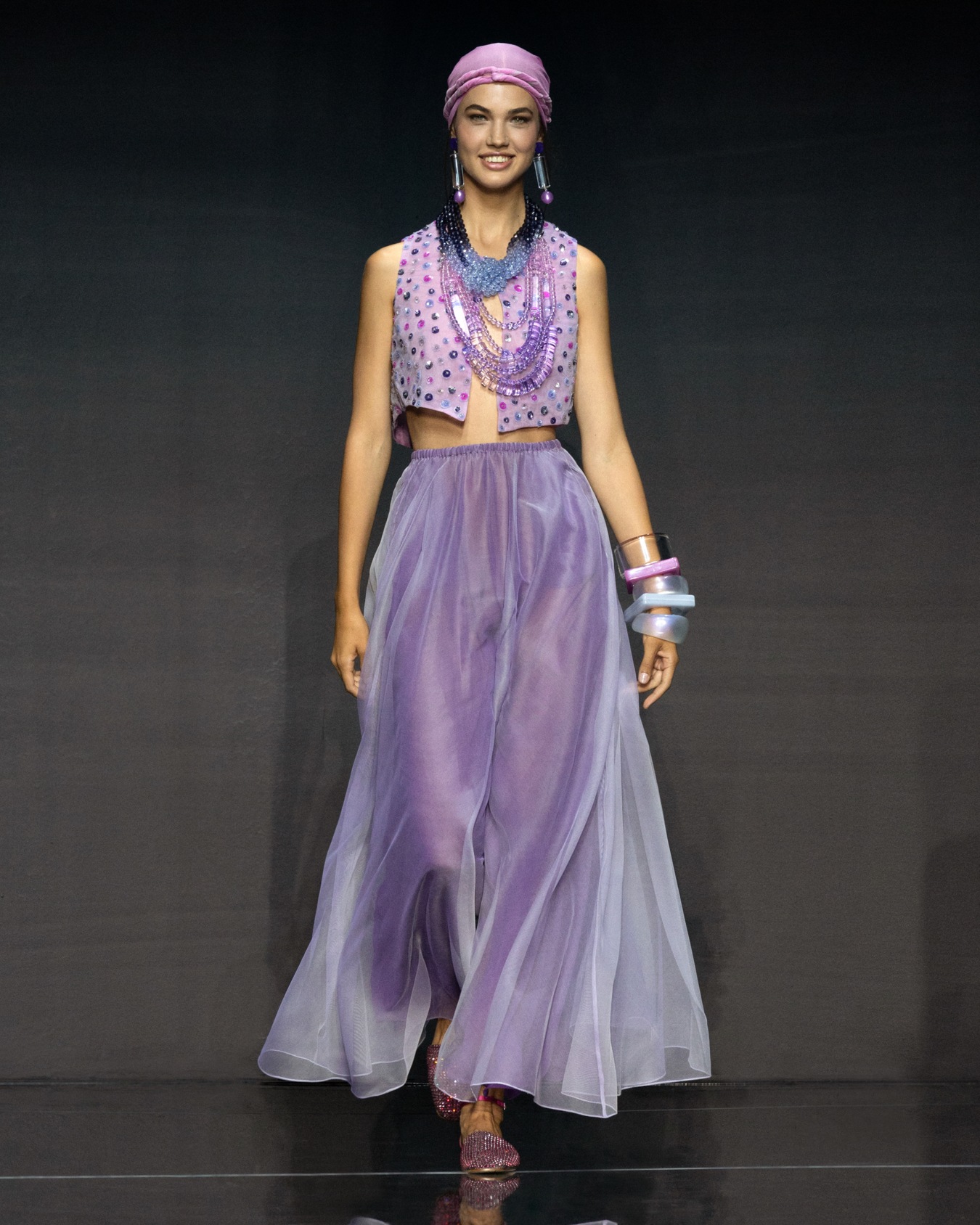 Petit gilet court en tulle avec broderie de paillettes girouette effet pois Diapositive 7