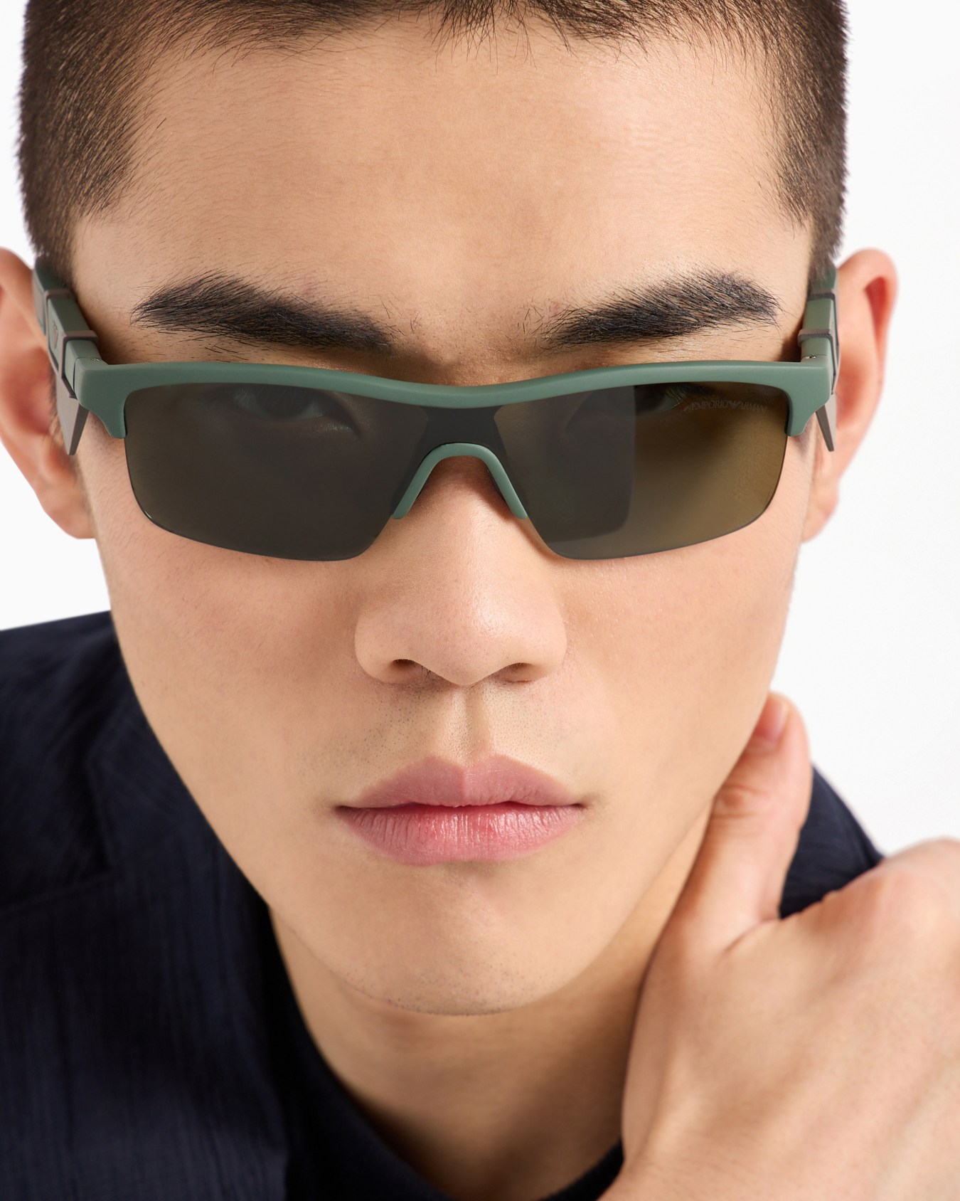 Irregular-shaped men’s sunglasses Diapositiva 5