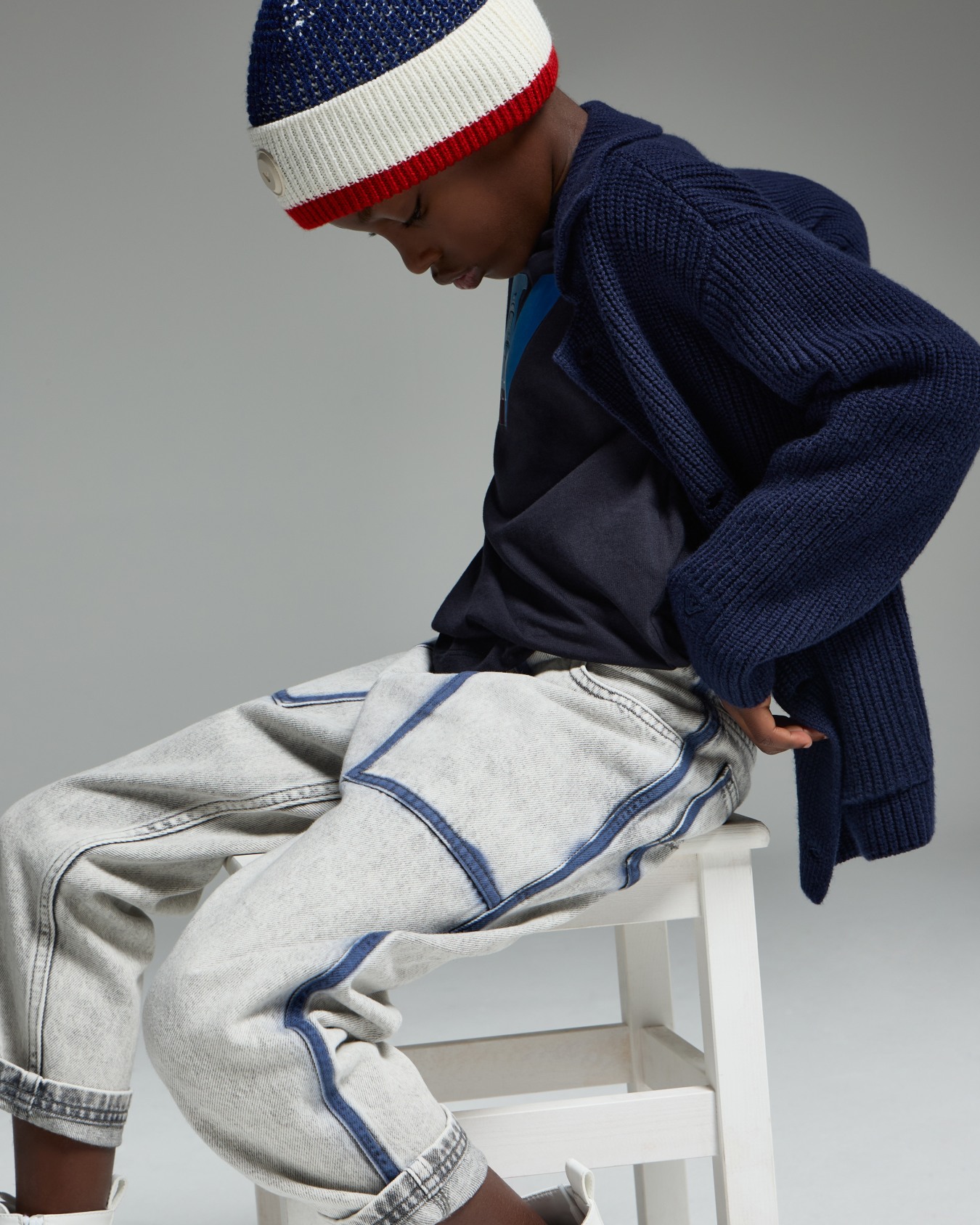 Carrot-fit denim jeans Slide 3