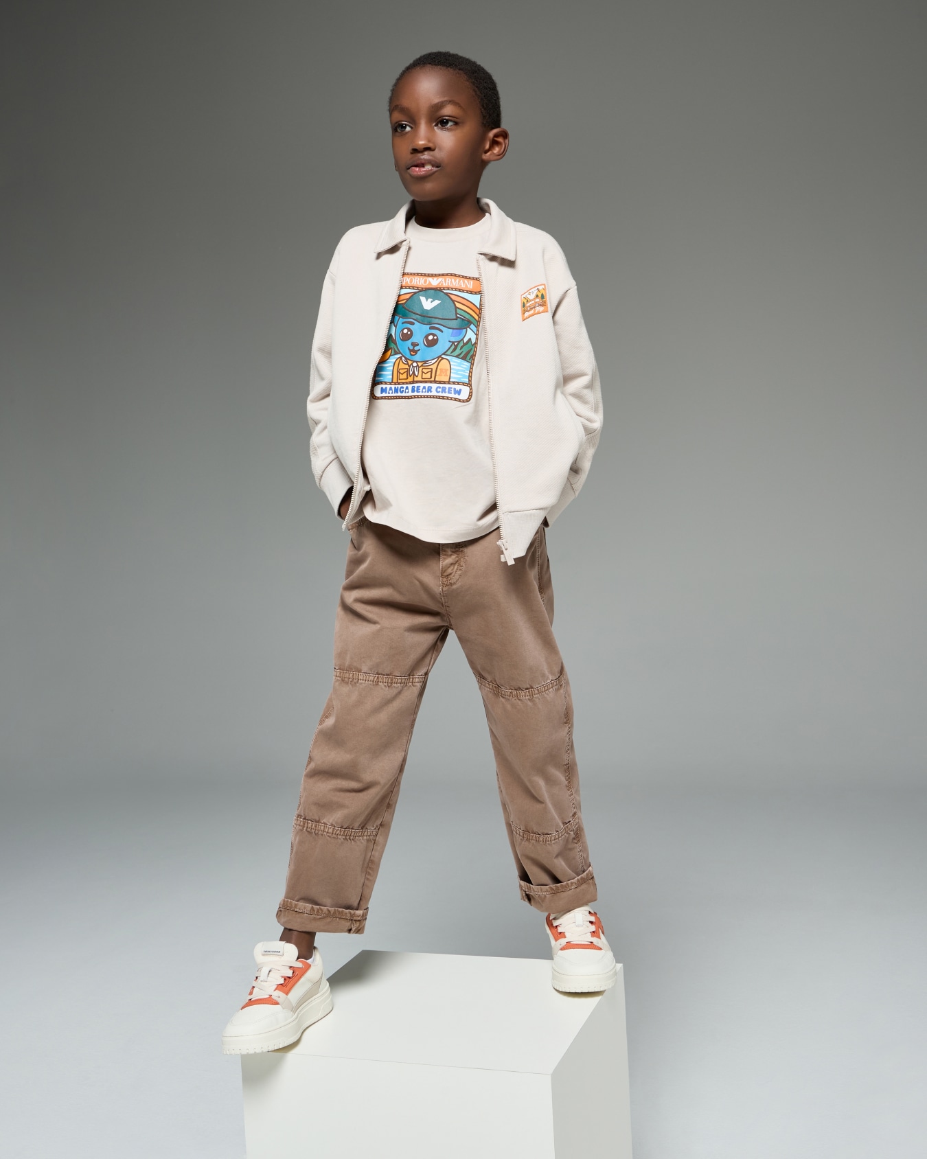 ASV Sweatshirt mit Reißverschluss in bequemer Passform, gefertigt aus Bio-Jersey-Interlock mit Manga Bear Crew Print Folie 3