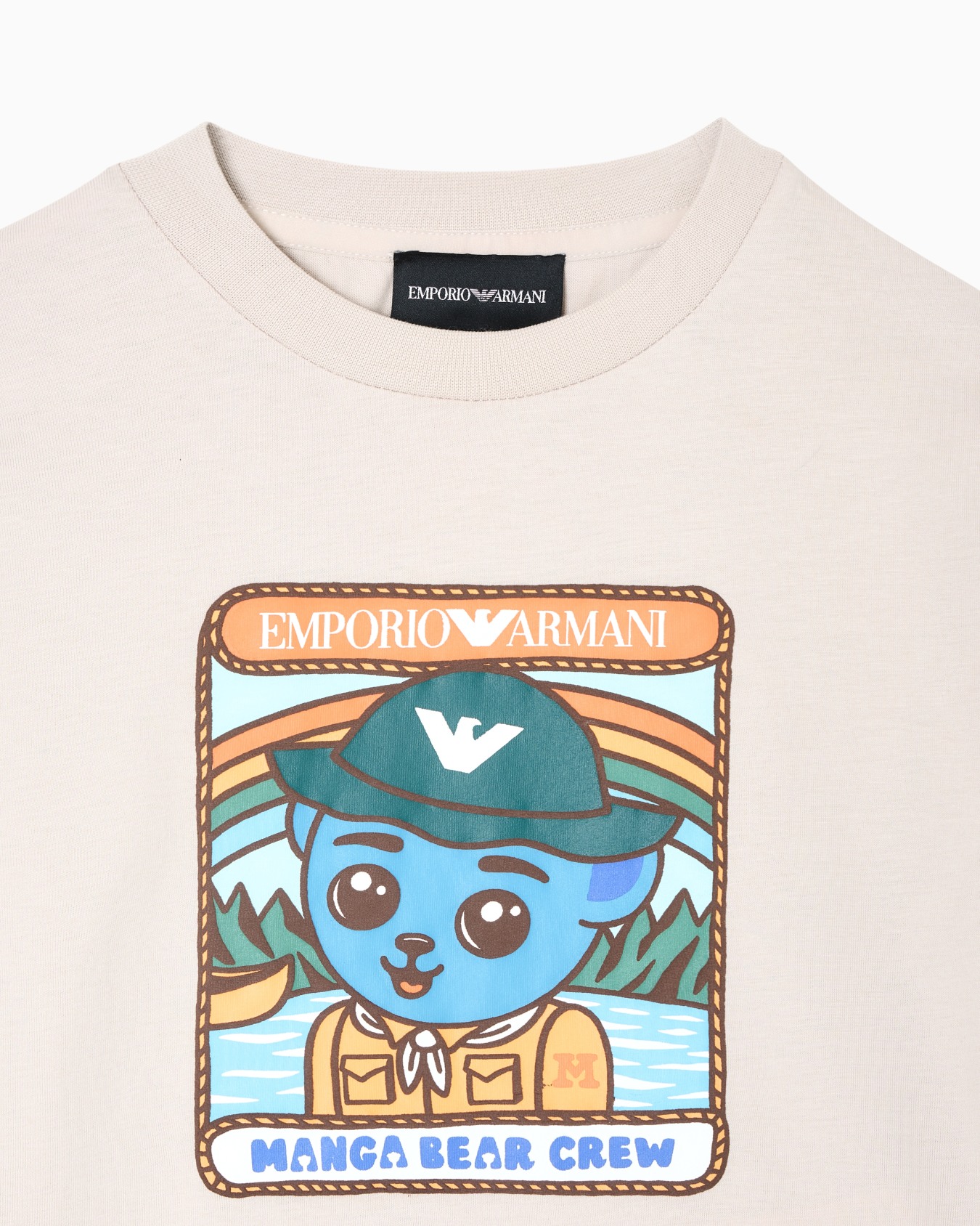 ASV T-Shirt in bequemer Passform, gefertigt aus Jersey mit Manga Bear Crew Print Folie 1
