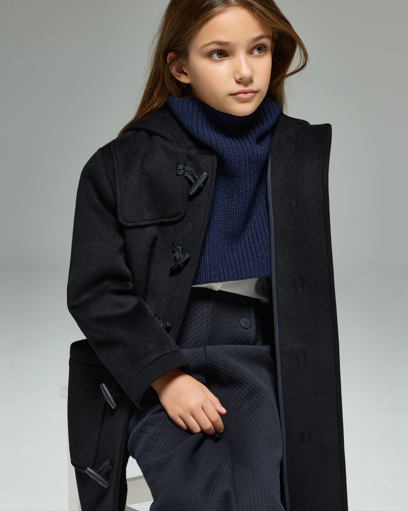 Rib-knit collar with logo embroidery Slide 2