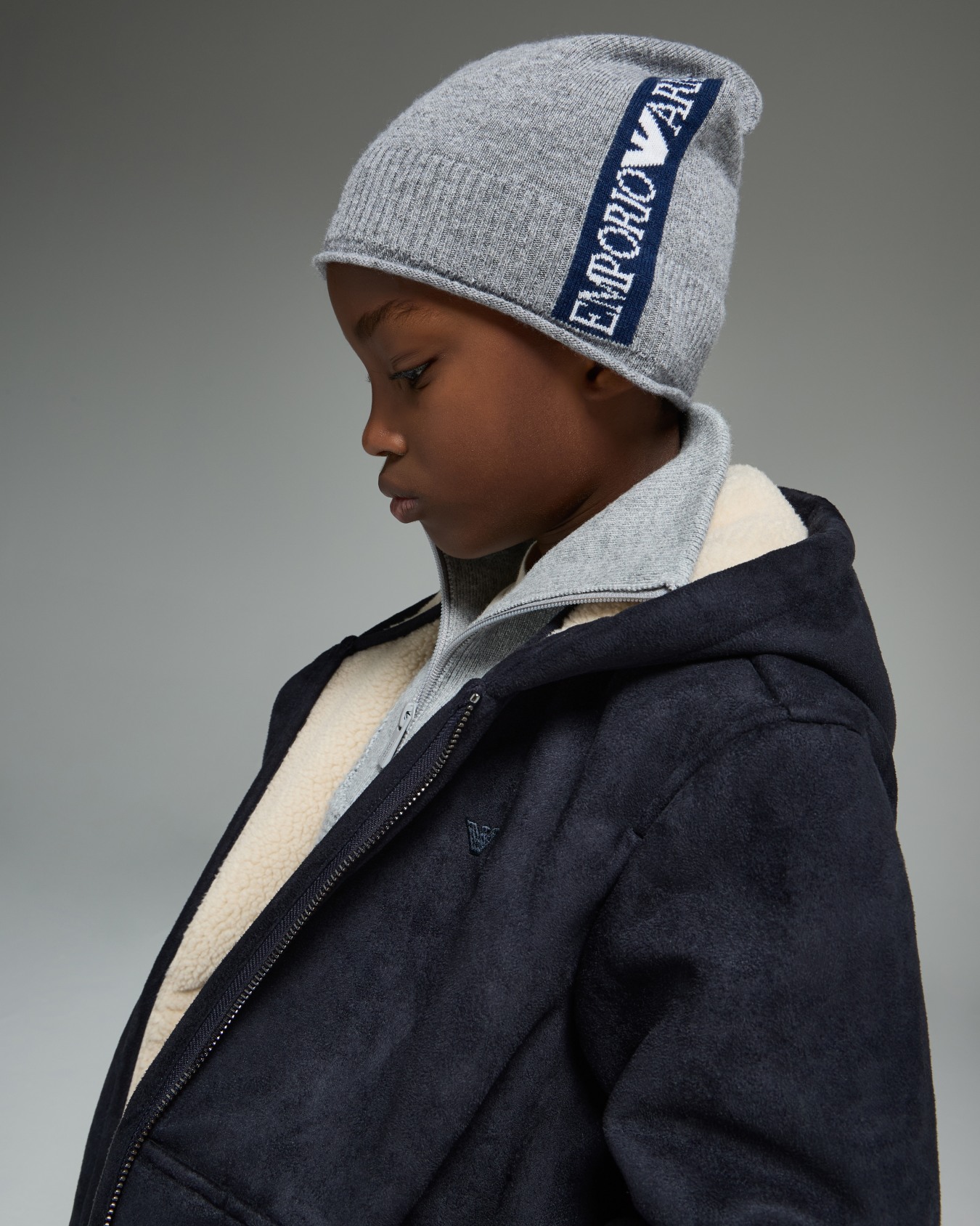 Wool-blend beanie and scarf set with jacquard logo Slide 2