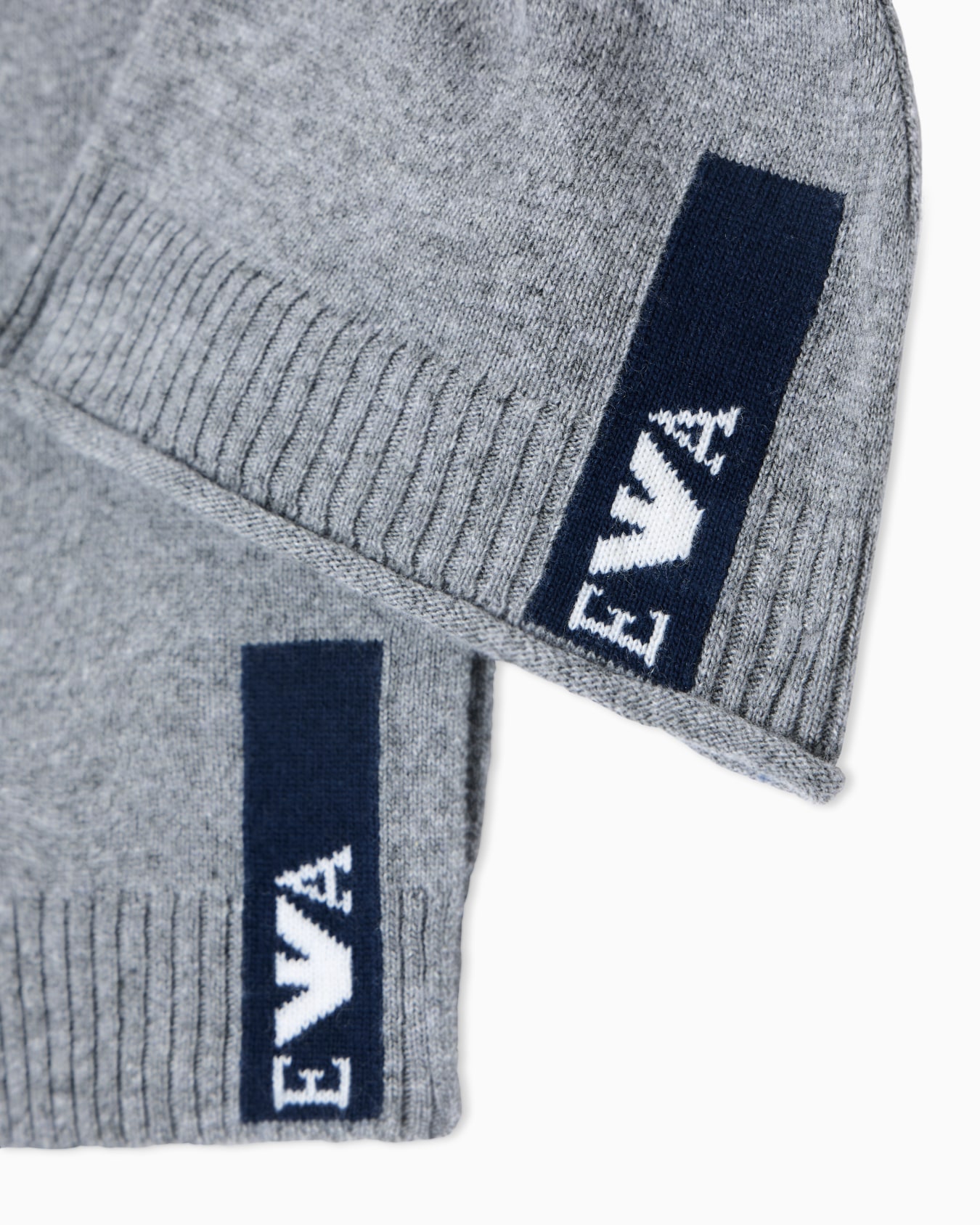 Set berretto e sciarpa in misto lana con logo jacquard Slide 1