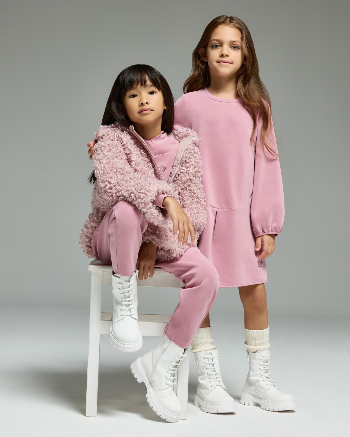 Cupro dress with puff sleeves Slide 3