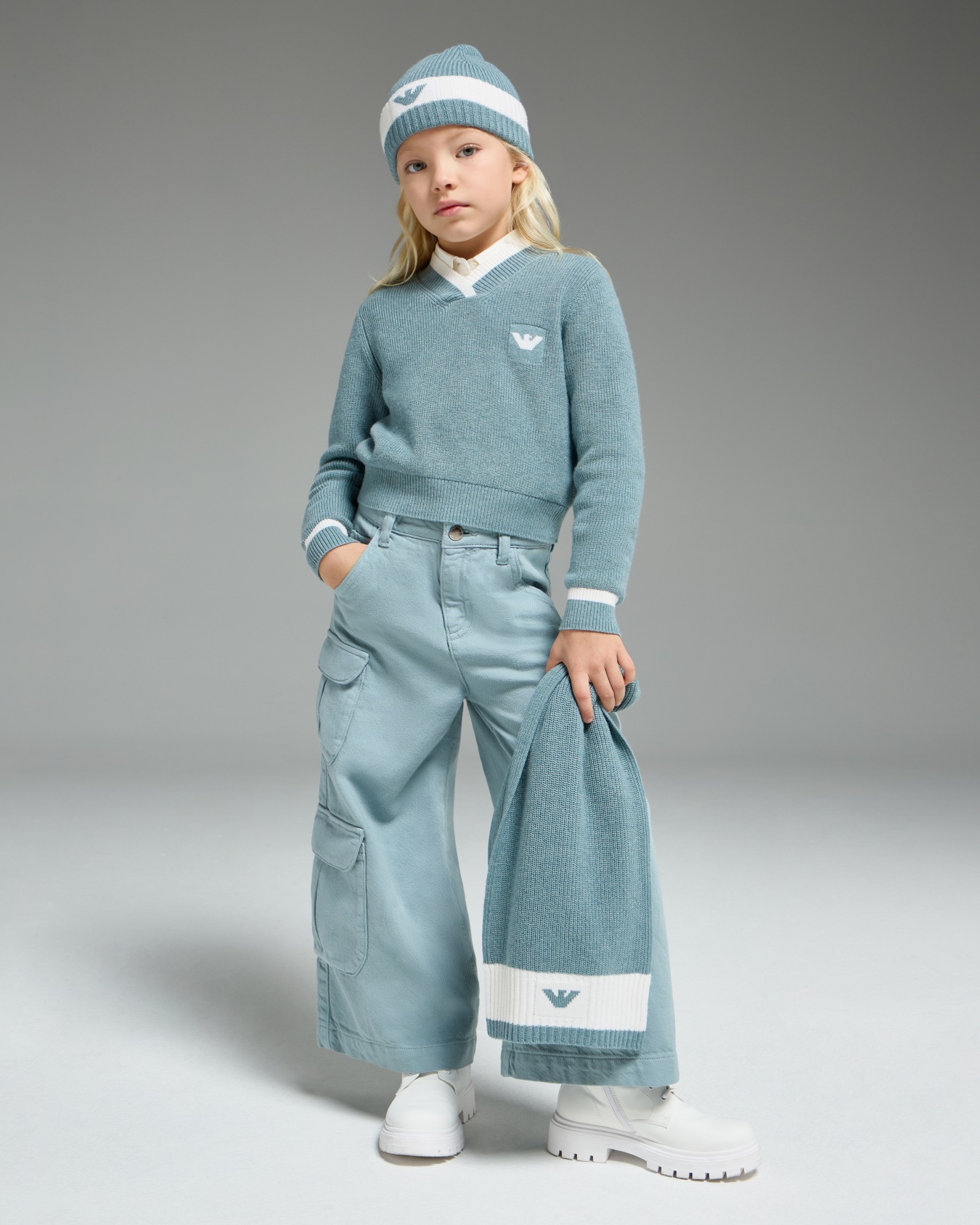 Comfortable, wide-leg cargo trousers in drill fabric Slide 3