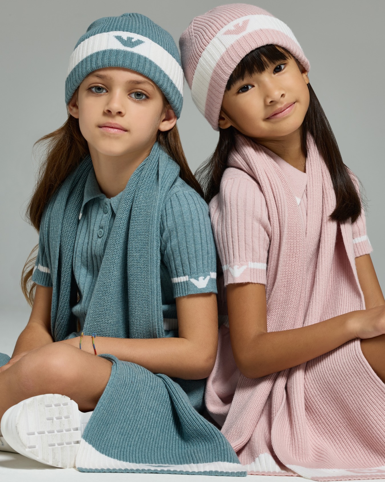 Wool-blend knit dress with polo-shirt collar Slide 3