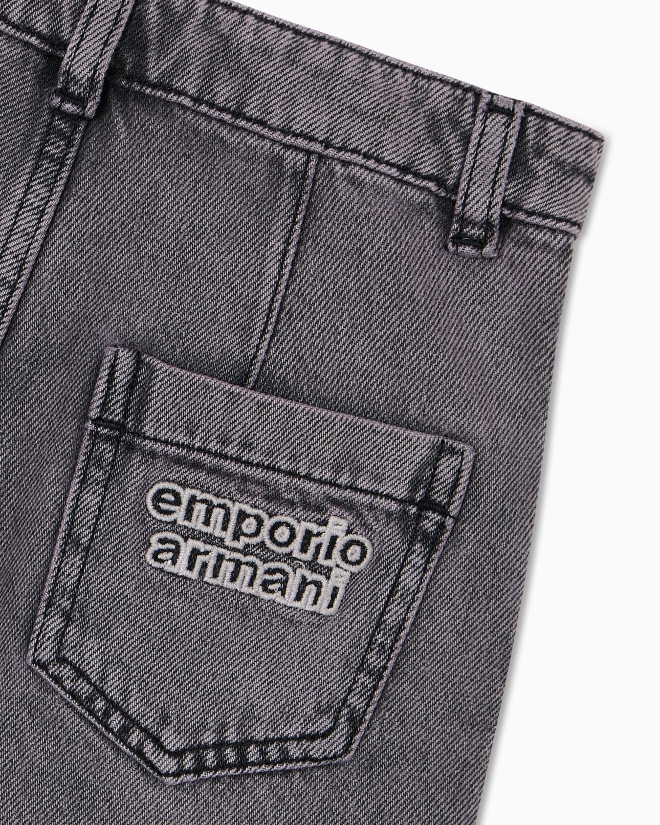 Wide-leg jeans in garment-dyed comfort denim Slide 3