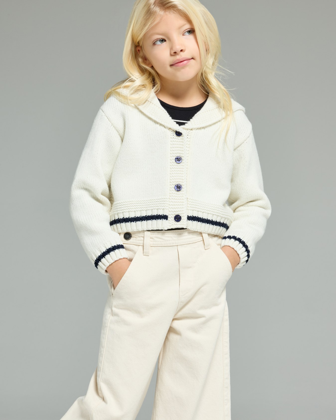 Comfortable, wide-leg twill trousers Slide 3