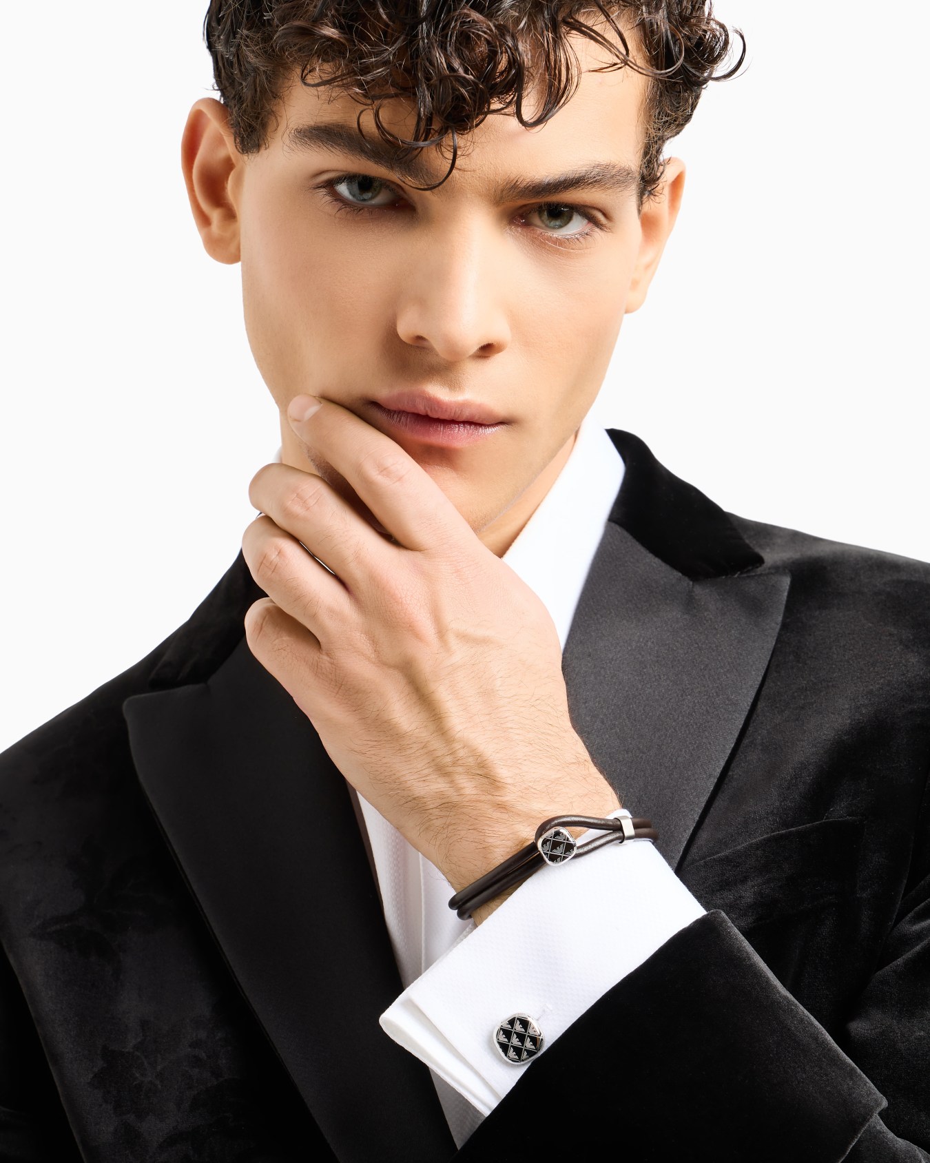  Lederarmband und Manschettenknöpfe im Set Folie 1