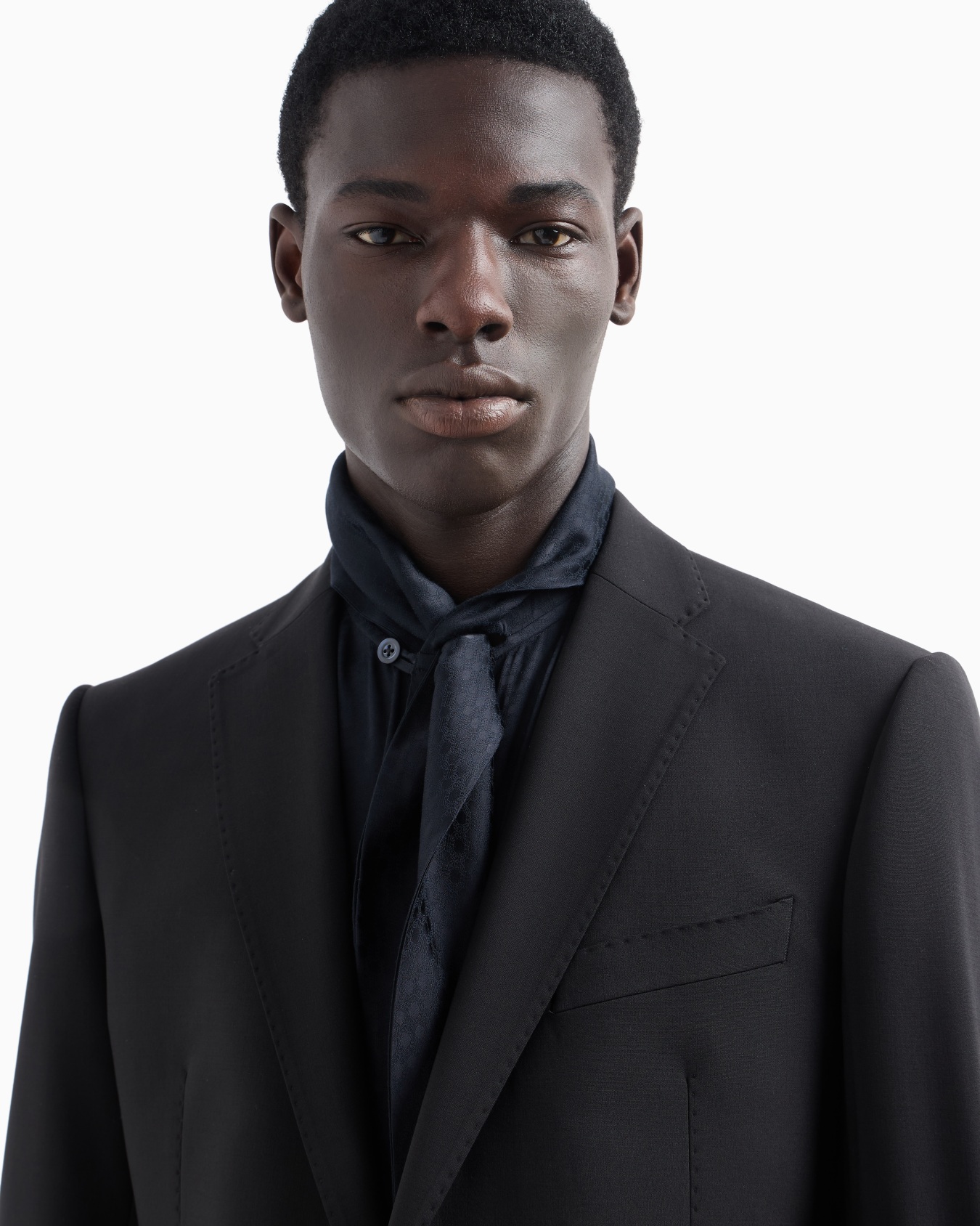 Single-breasted suit in virgin-wool two-way stretch canvas Slide 5