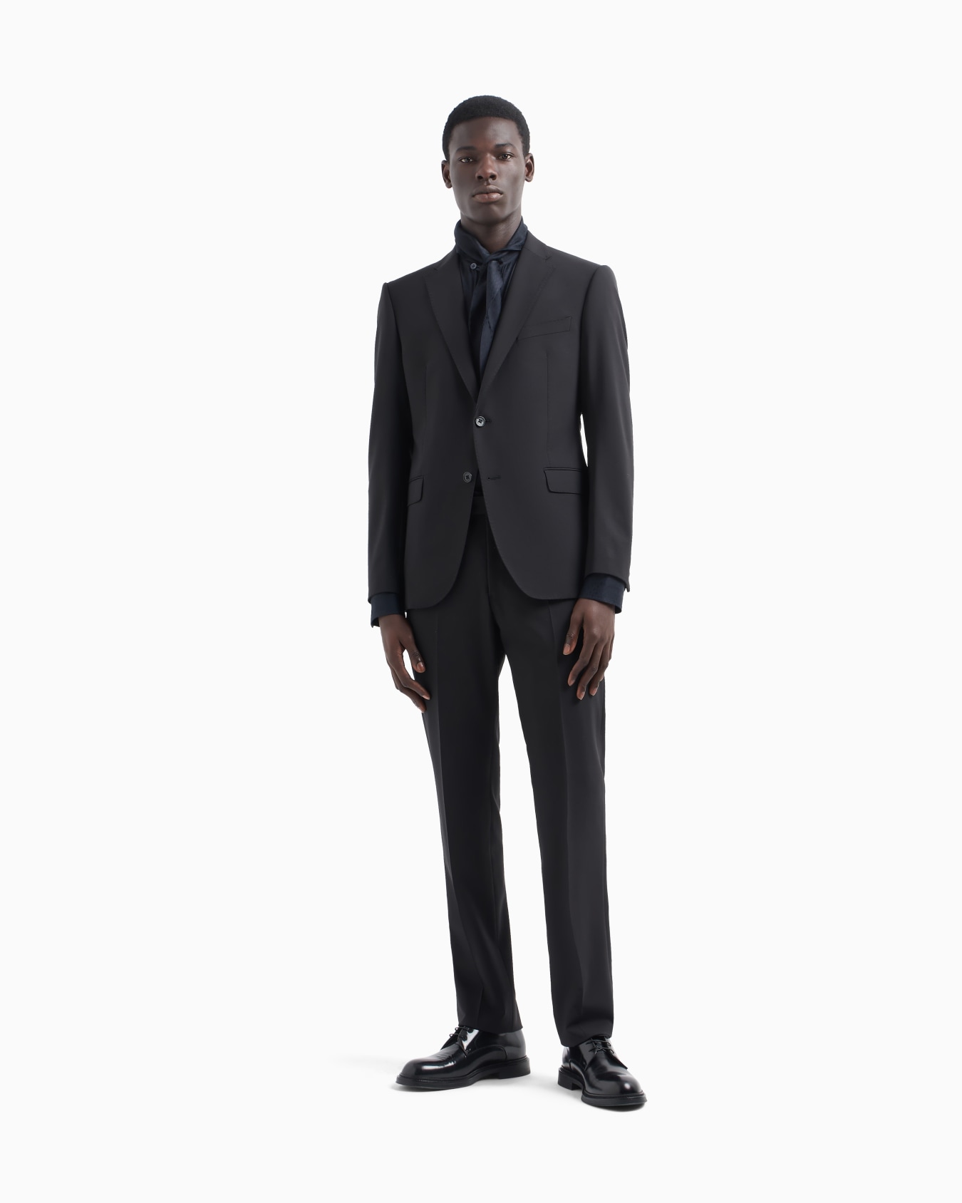 Single-breasted suit in virgin-wool two-way stretch canvas Slide 3