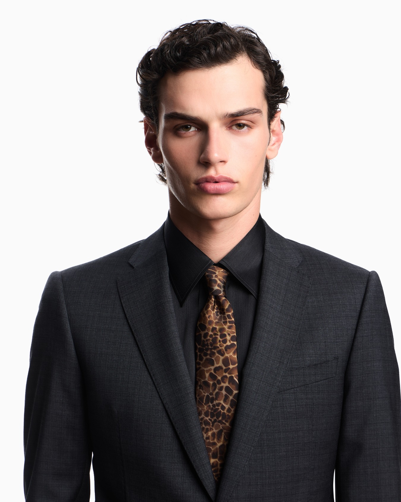 Single-breasted suit made of tropical light wool with a check motif Slide 3