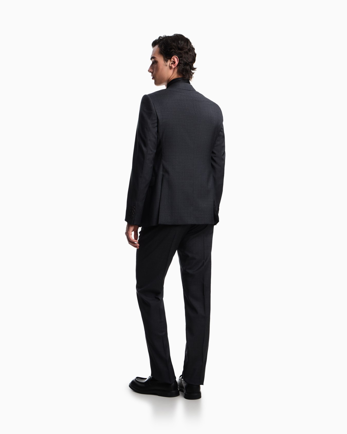 Single-breasted suit made of tropical light wool with a check motif Slide 2