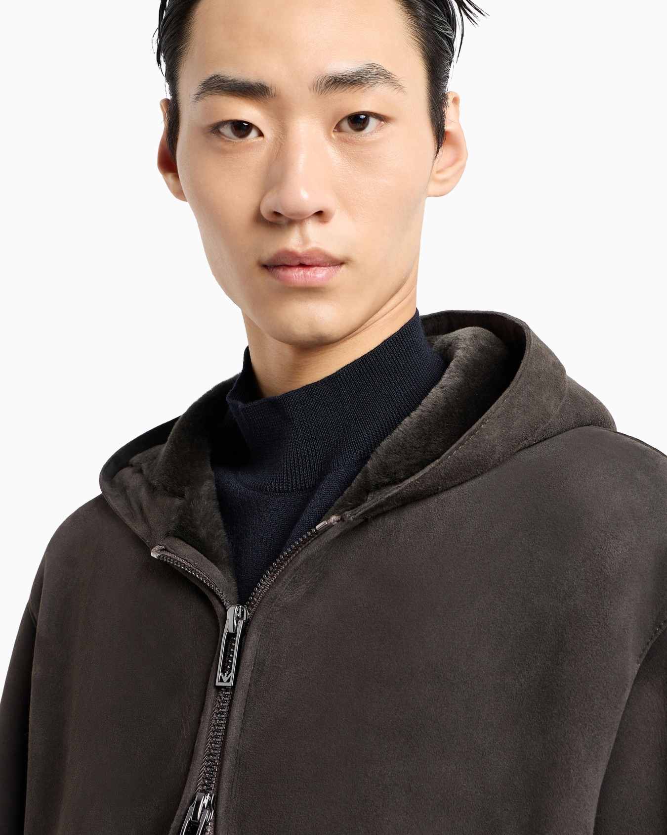 Loose-fit sheepskin jacket with suede merino lamb shearling hood Slide 5