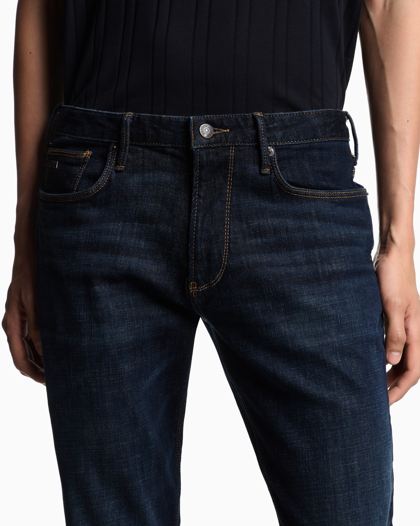 Jean J06 coupe slim en denim délavé Diapositive 4