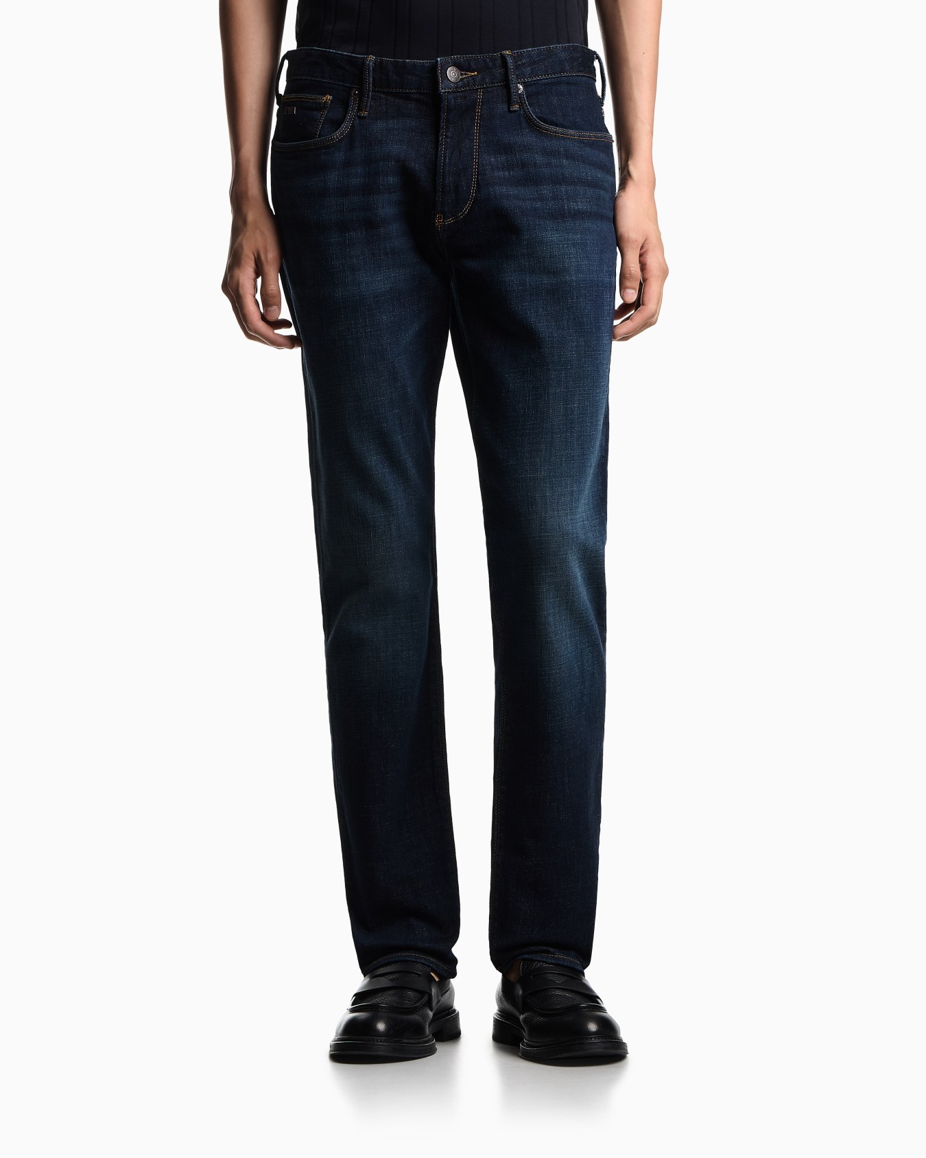 Jean J06 coupe slim en denim délavé Diapositive 3