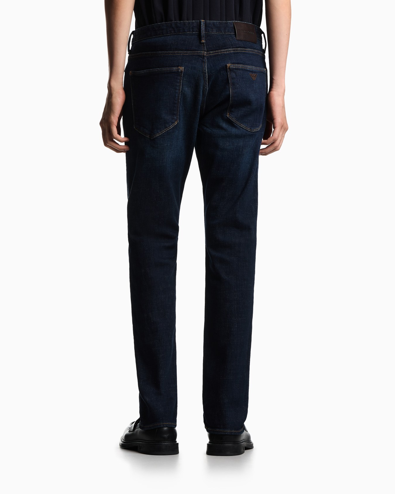 Jean J06 coupe slim en denim délavé Diapositive 2