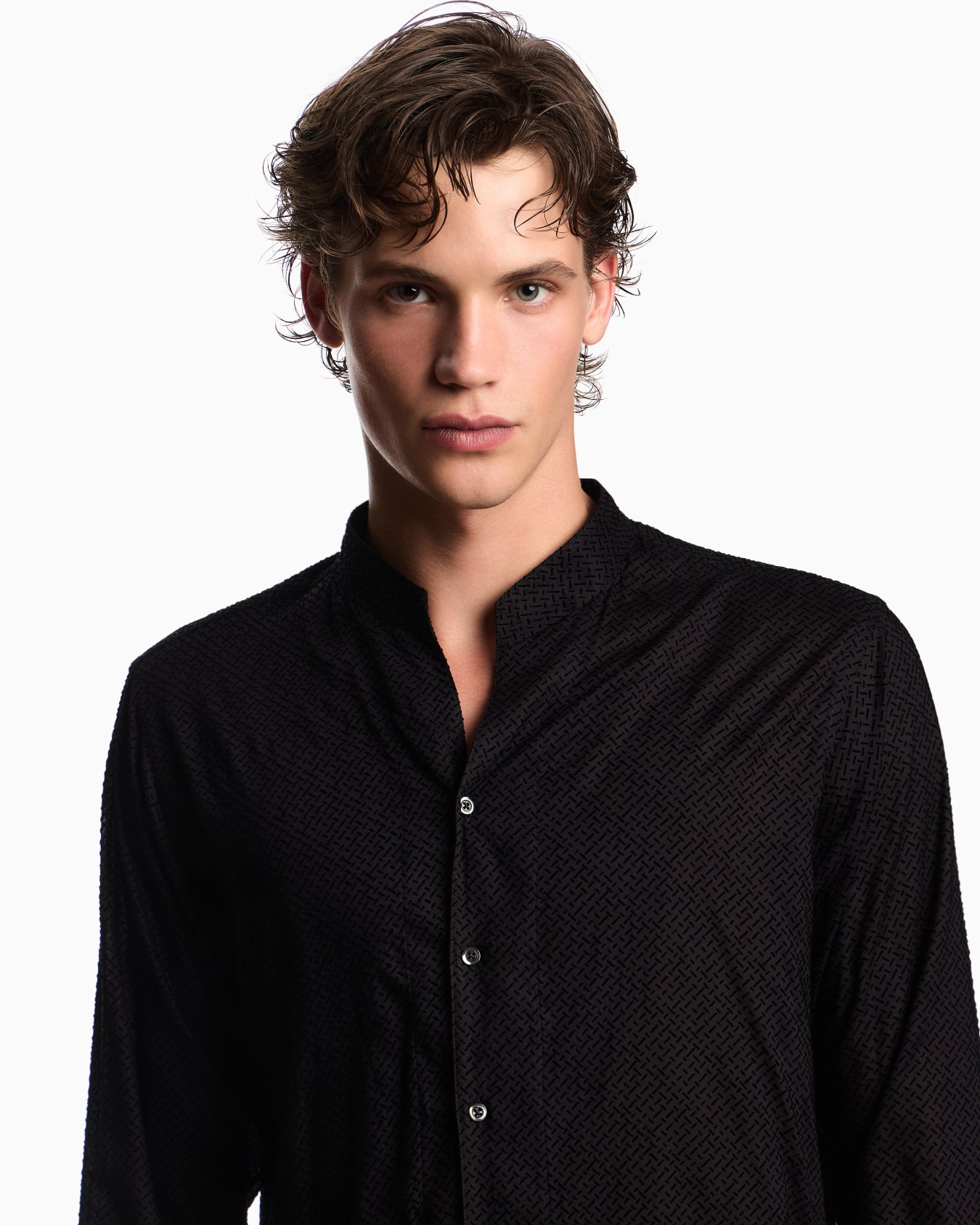 Shirt with guru collar in an all-over flocked print Slide 4