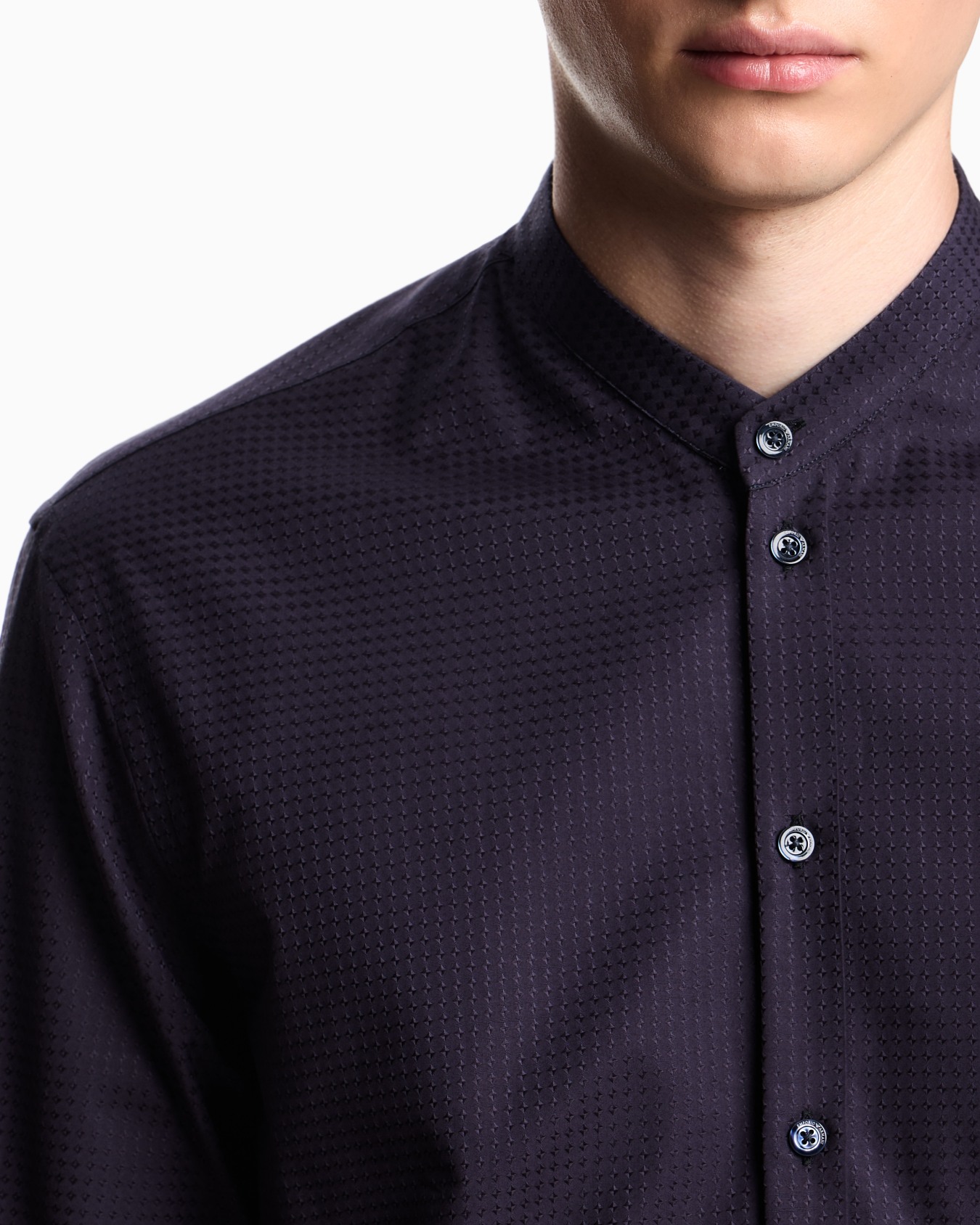 Camicia collo guru in tessuto jacquard effetto armaturato Slide 4