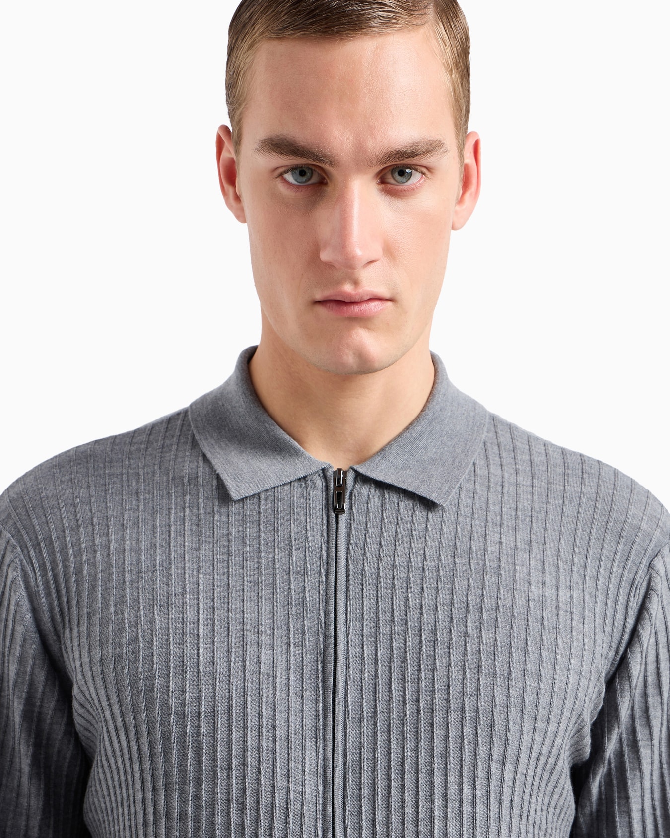 Travel Essential virgin-wool cardigan with zip and rib effect Slide 5