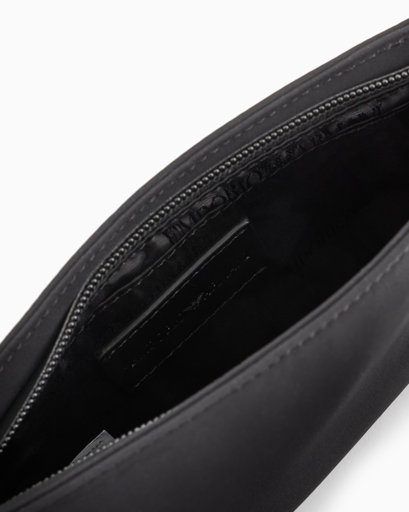 Travel Essential nylon tech case Slide 3