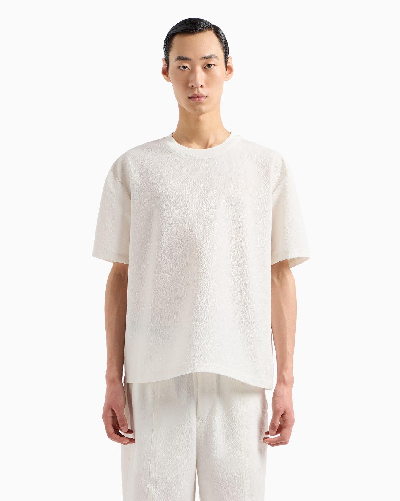 Super-lightweight technical-seersucker T-shirt Slide 2