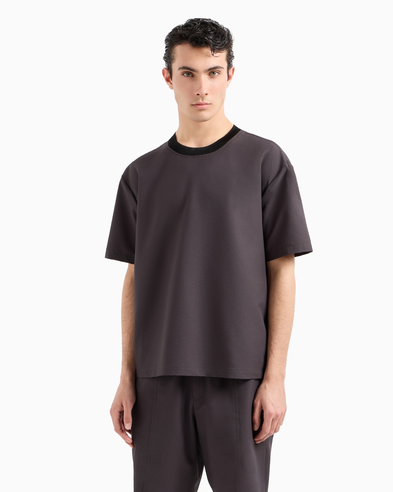 Super-lightweight technical-seersucker T-shirt Slide 1