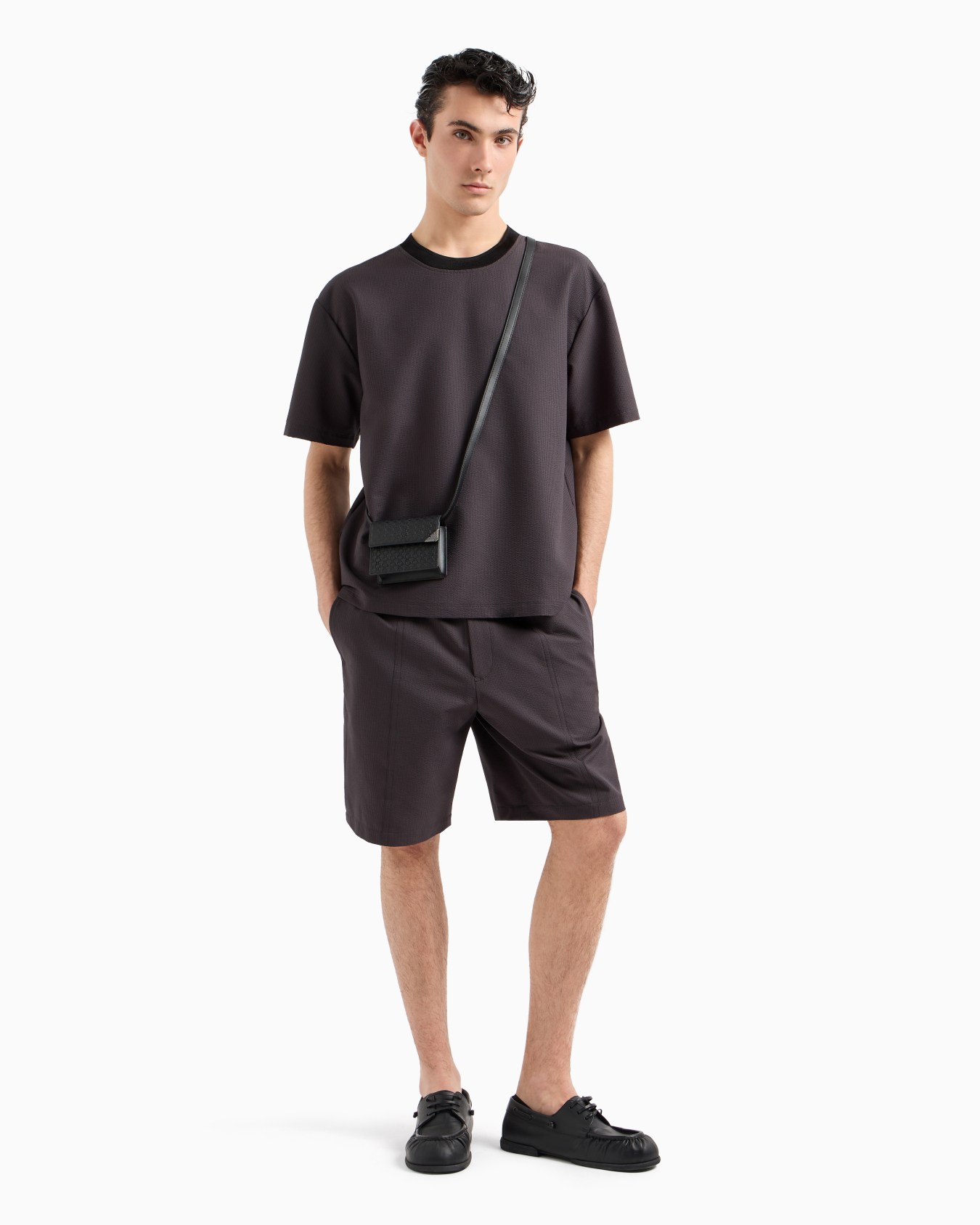 Super-lightweight technical-seersucker T-shirt Slide 3