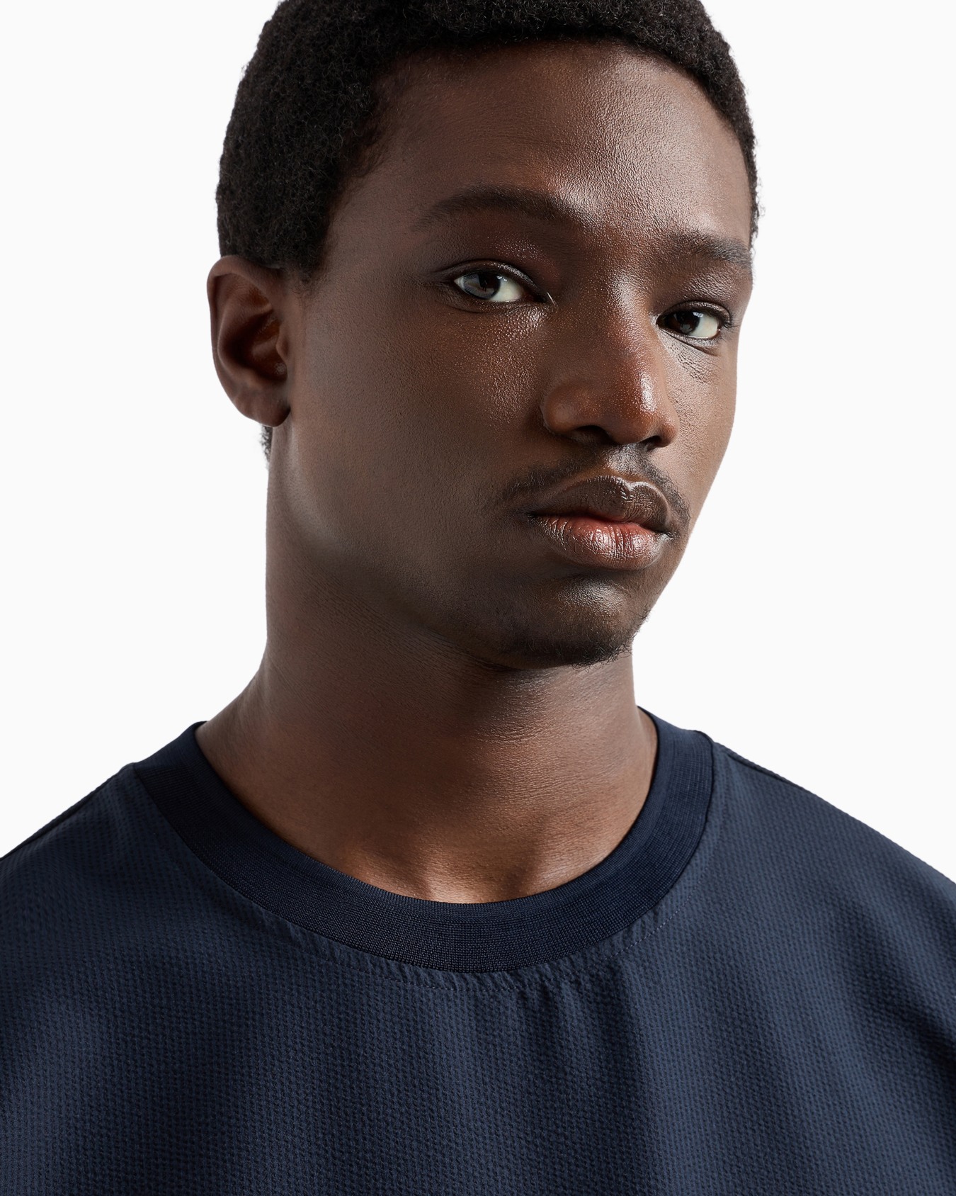 Super-lightweight technical-seersucker T-shirt Slide 5
