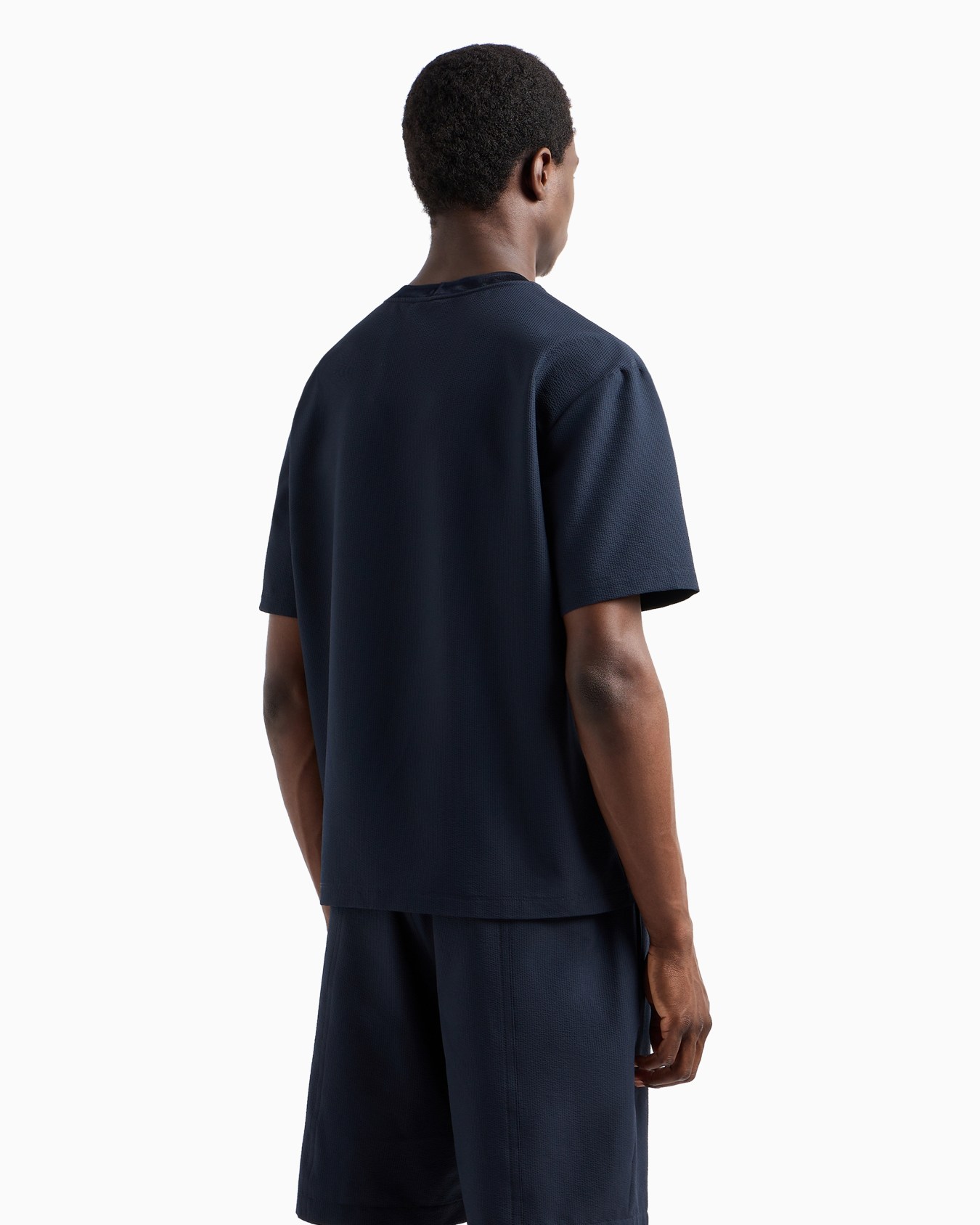 Super-lightweight technical-seersucker T-shirt Slide 3