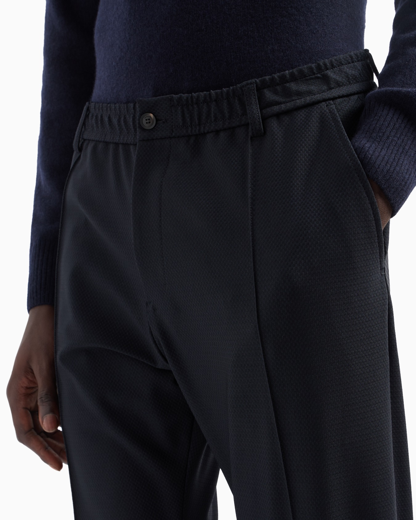 3D-effect micro-pattern technical-jersey trousers with ribbing Diapositiva 4