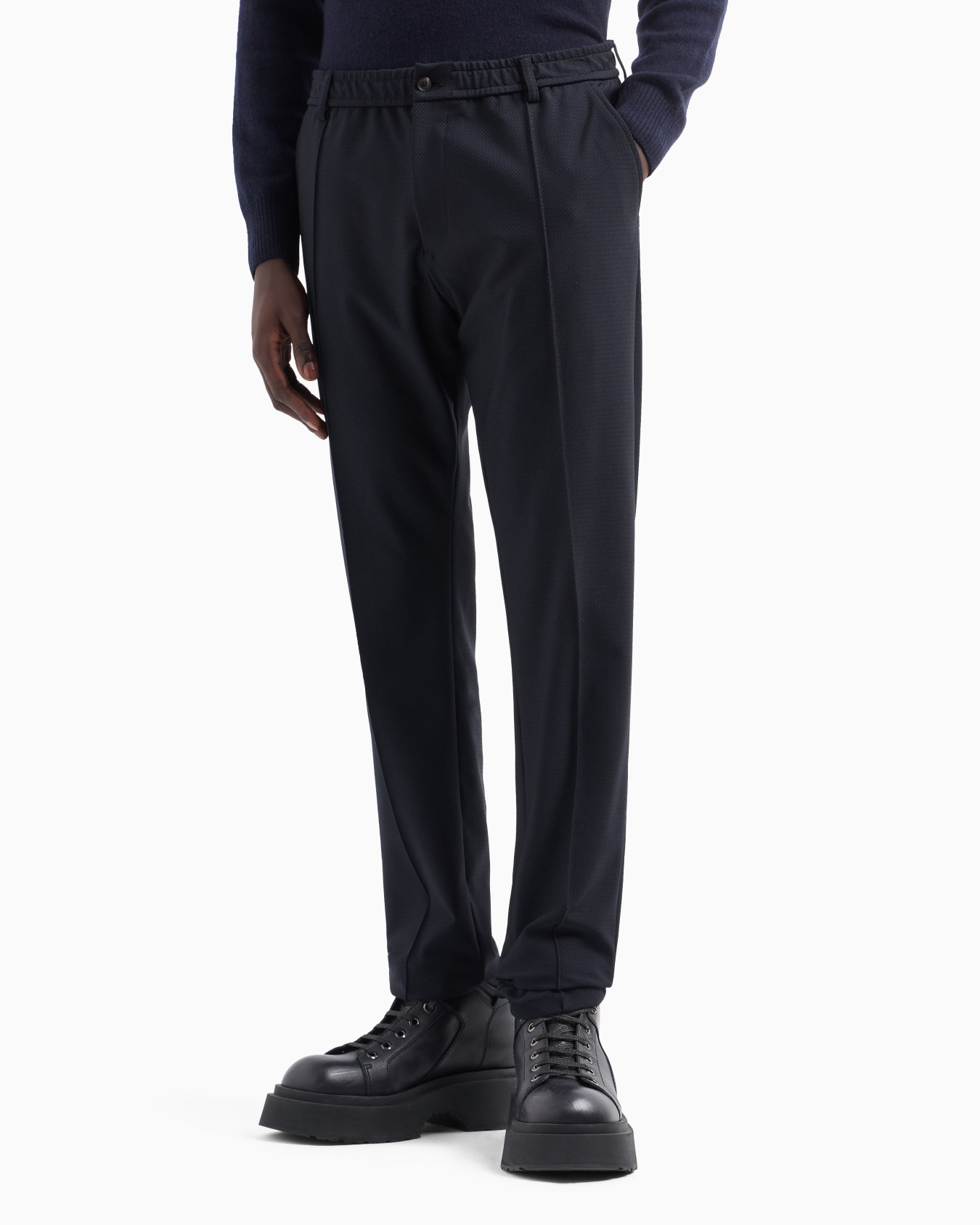 3D-effect micro-pattern technical-jersey trousers with ribbing Diapositiva 1