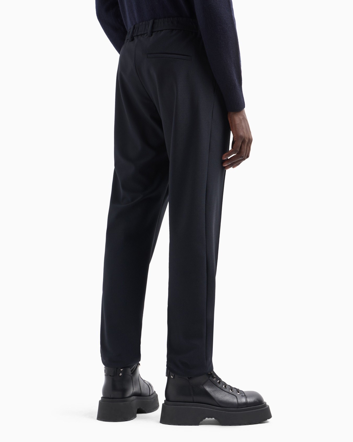 3D-effect micro-pattern technical-jersey trousers with ribbing Diapositiva 2