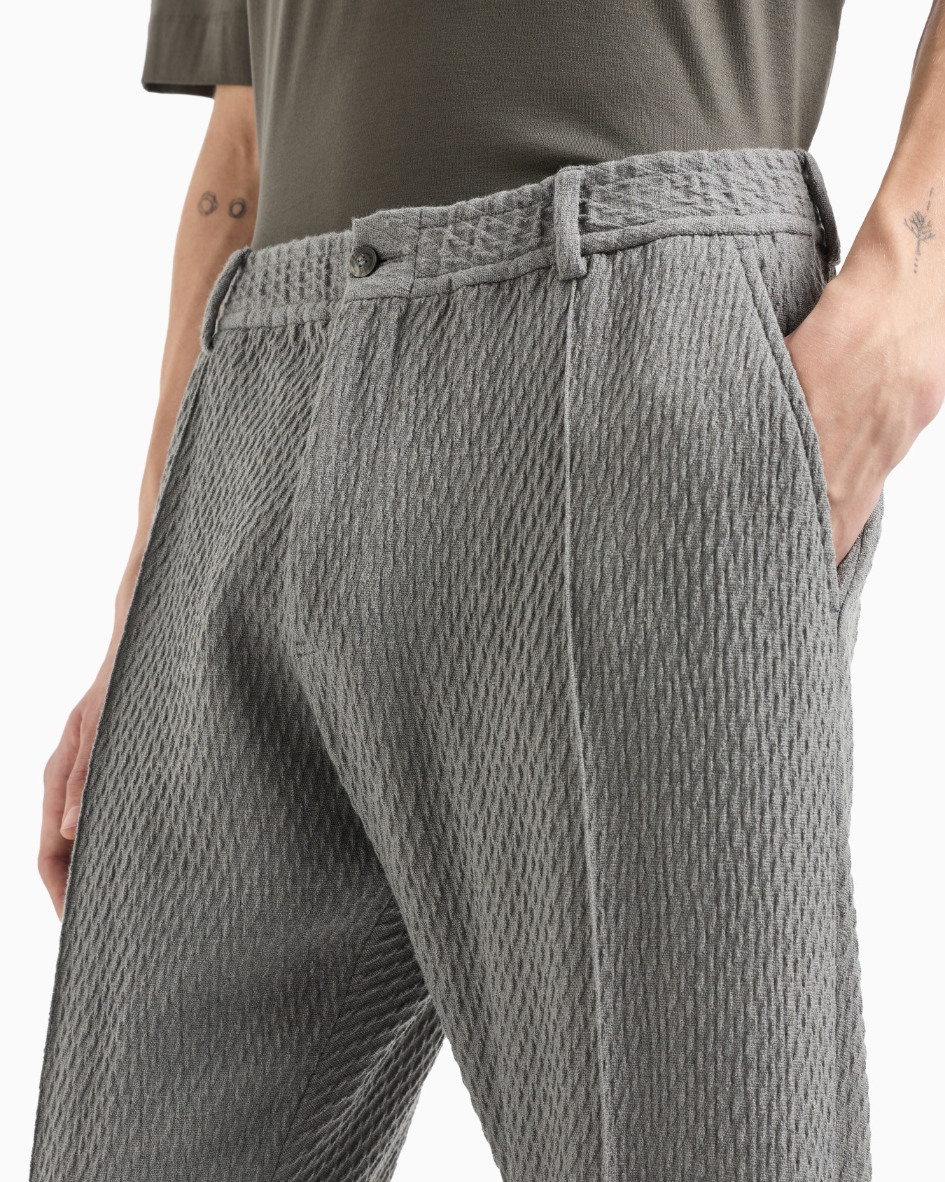 Chinos in 3D-effect virgin-wool stretch-jersey knit with ribs Slide 4